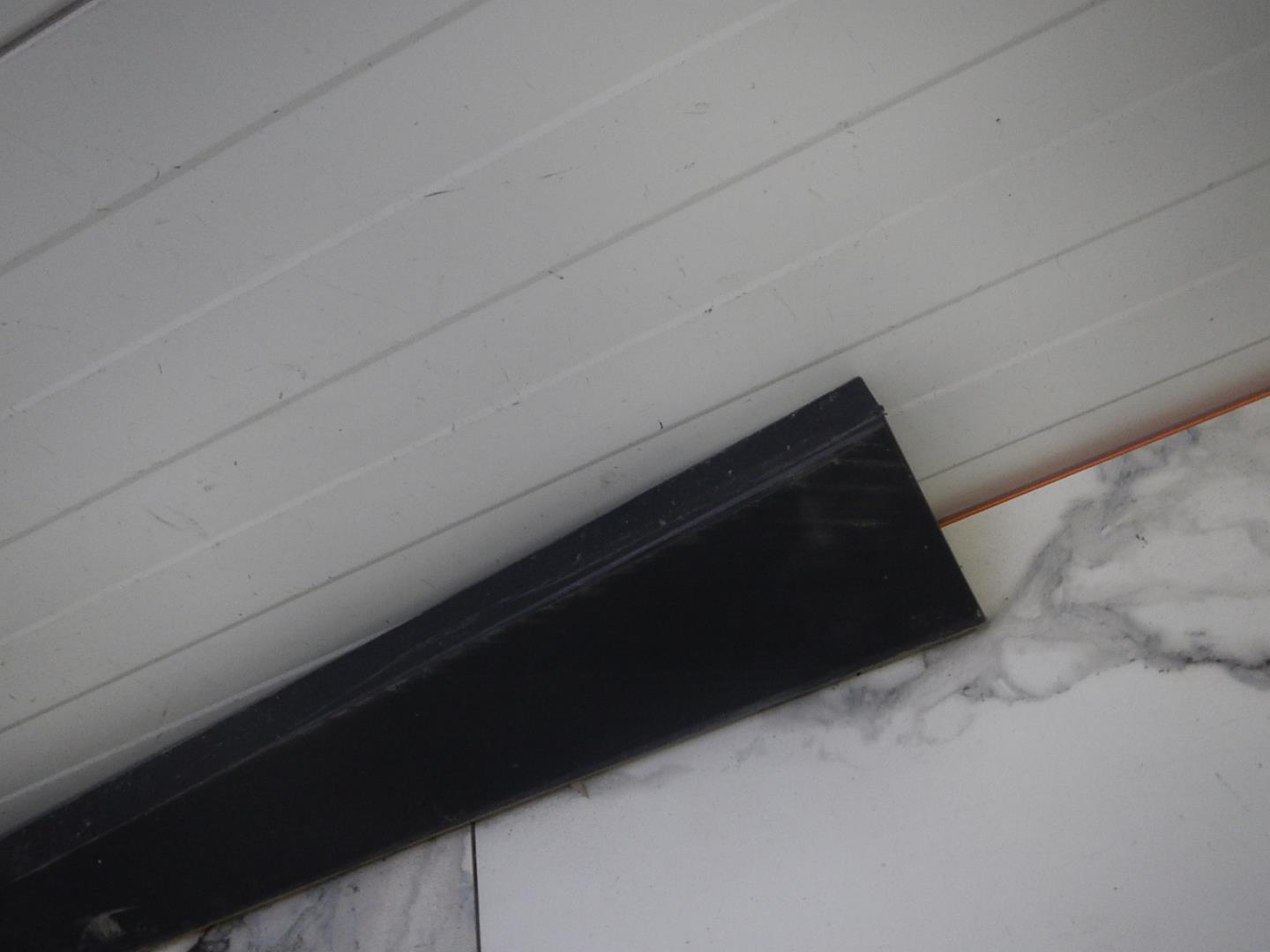 Молдинг передней левой двери