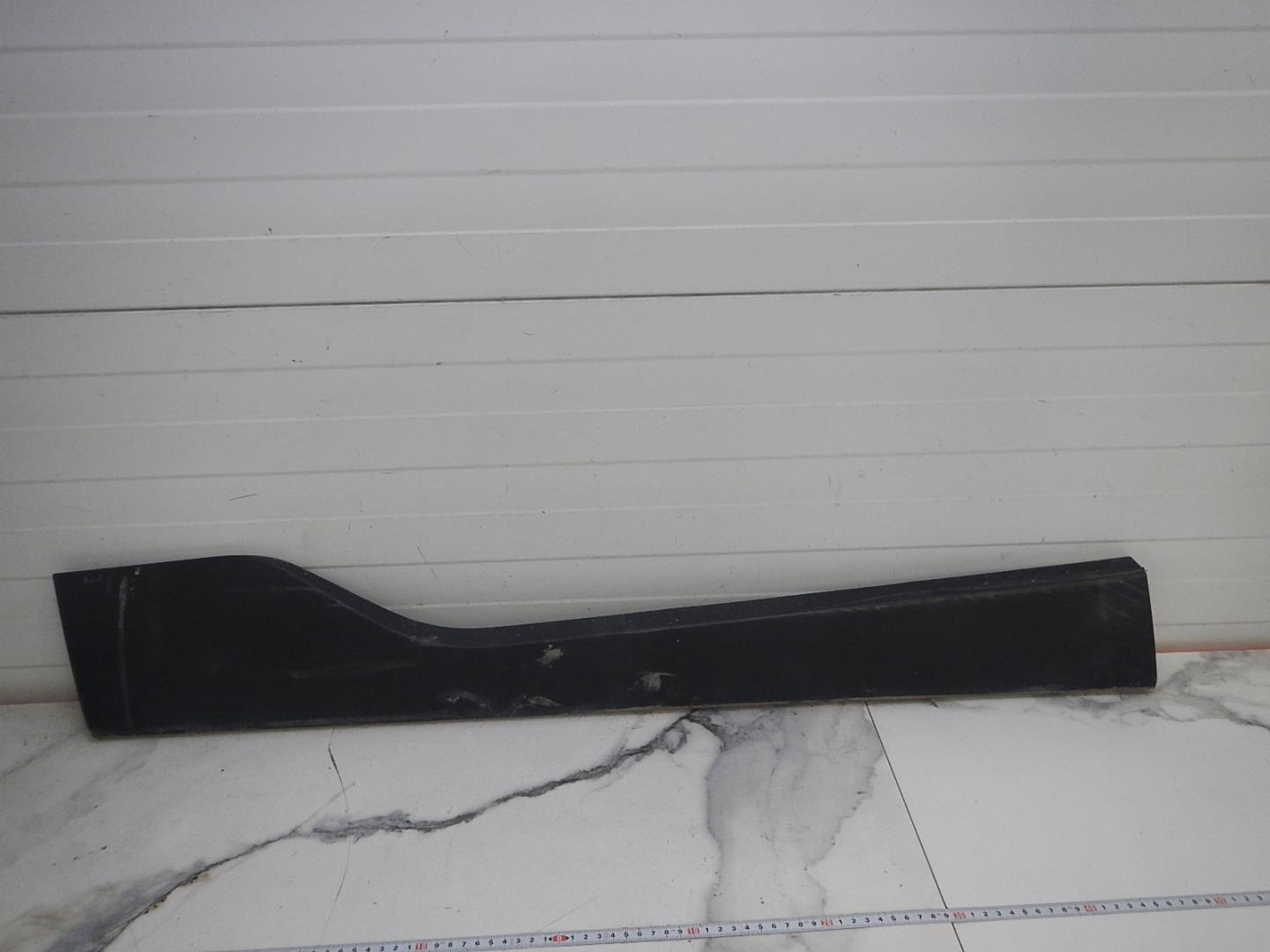 Молдинг передней левой двери