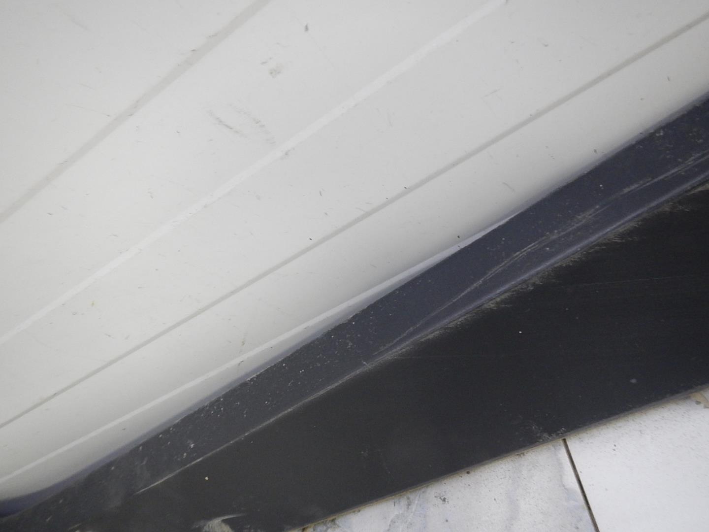 Молдинг передней левой двери