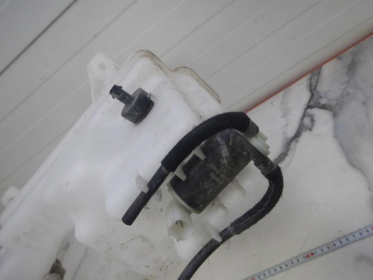 Бачок омывателя лобового стекла