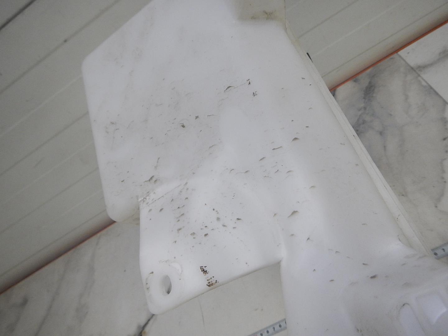 Бачок омывателя лобового стекла