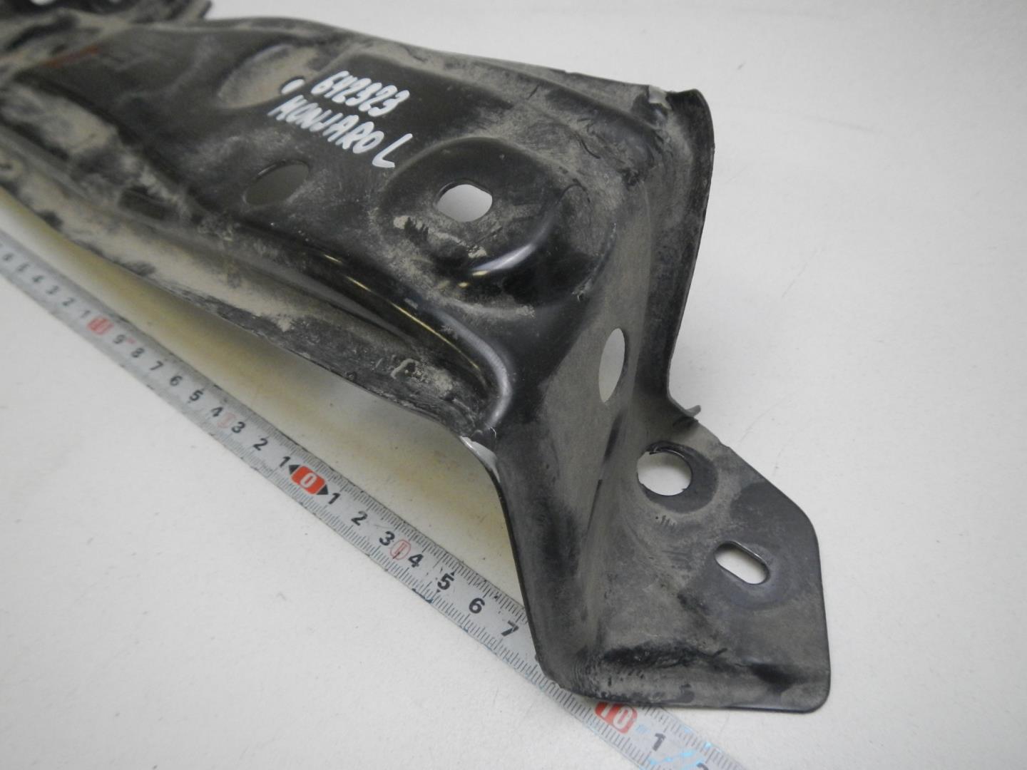 Кронштейн фар левый