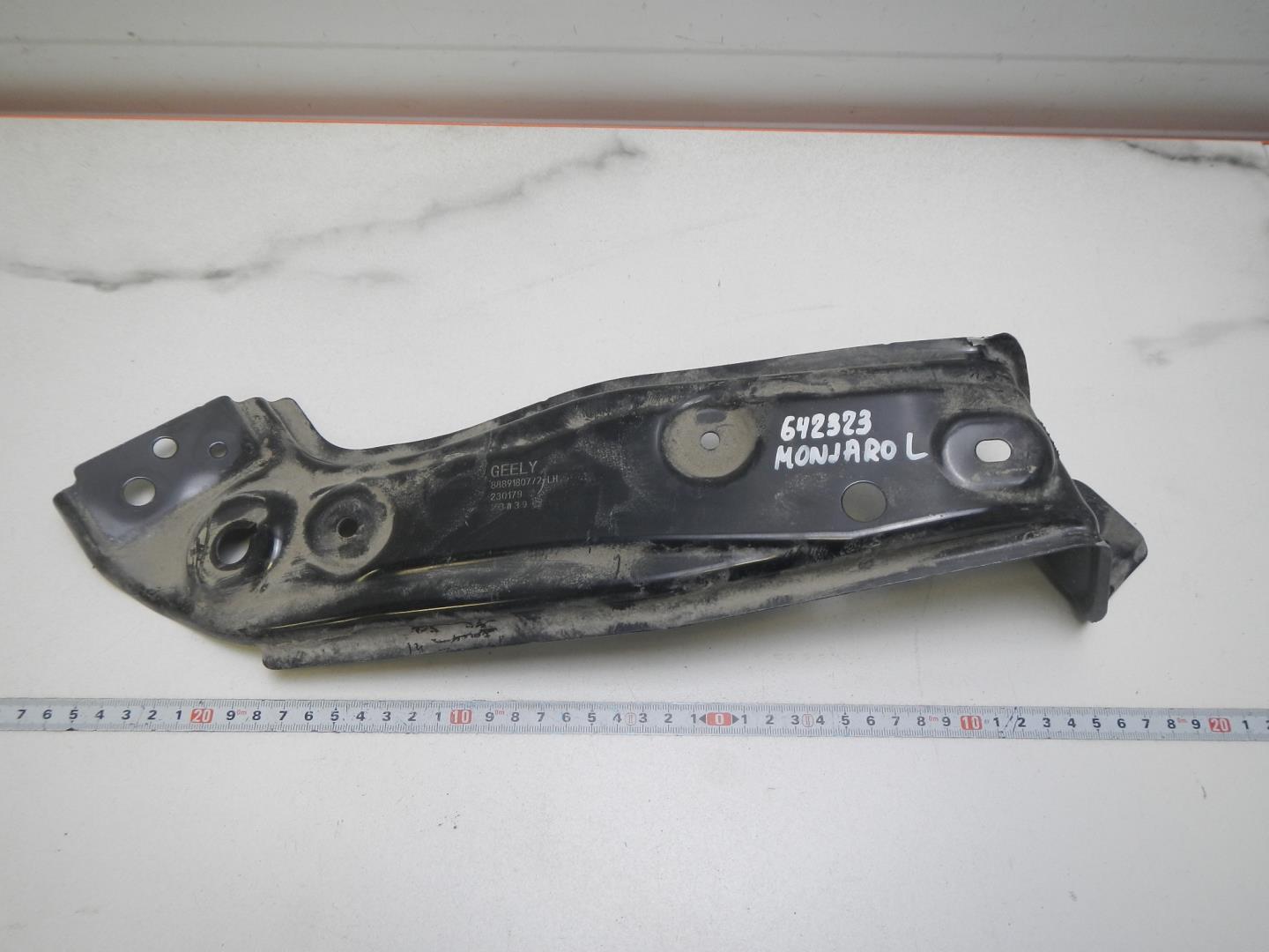 Кронштейн фар левый