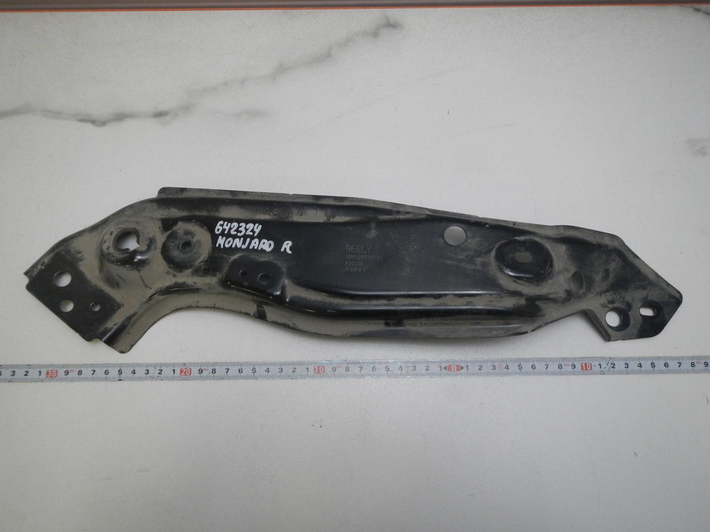 Кронштейн фар правый