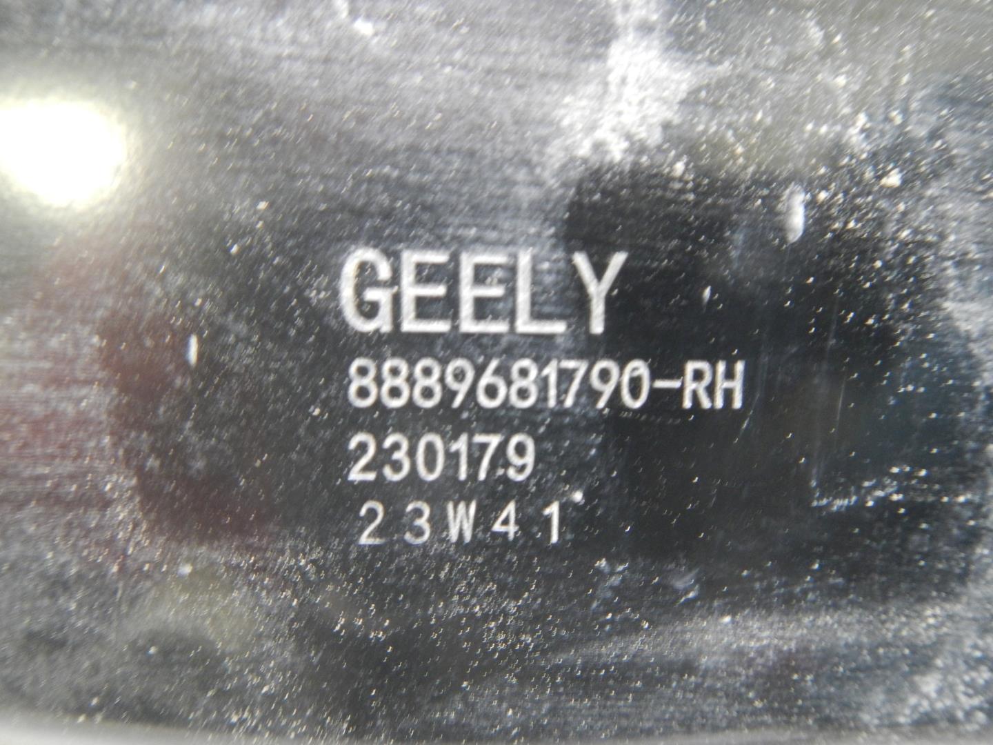 Кронштейн фар правый