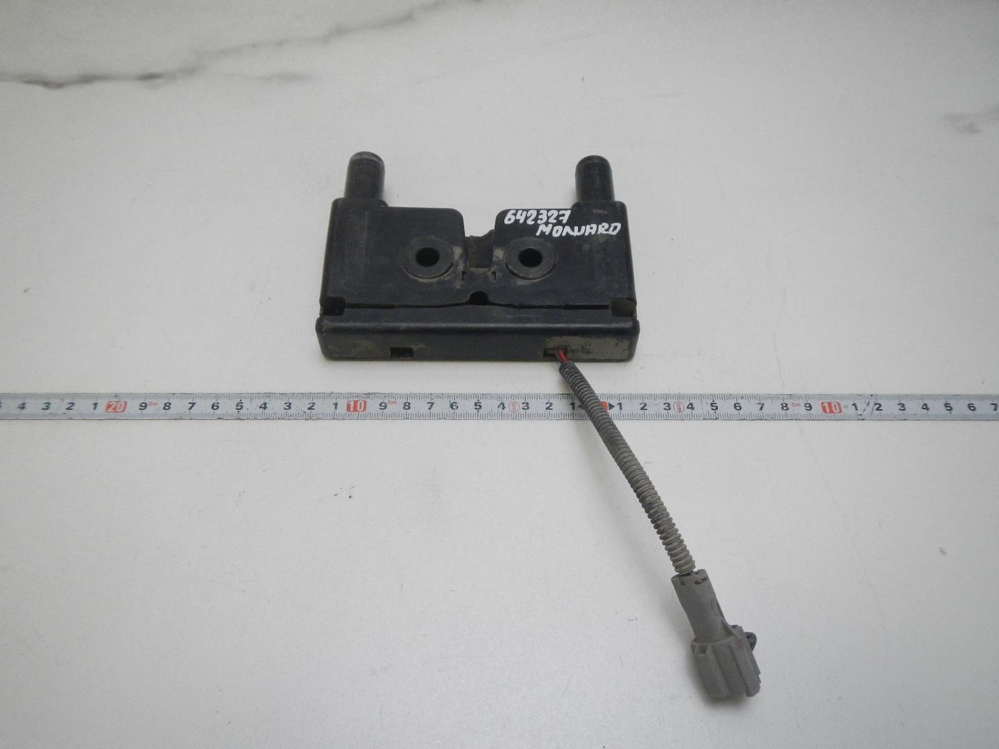 Замок капота