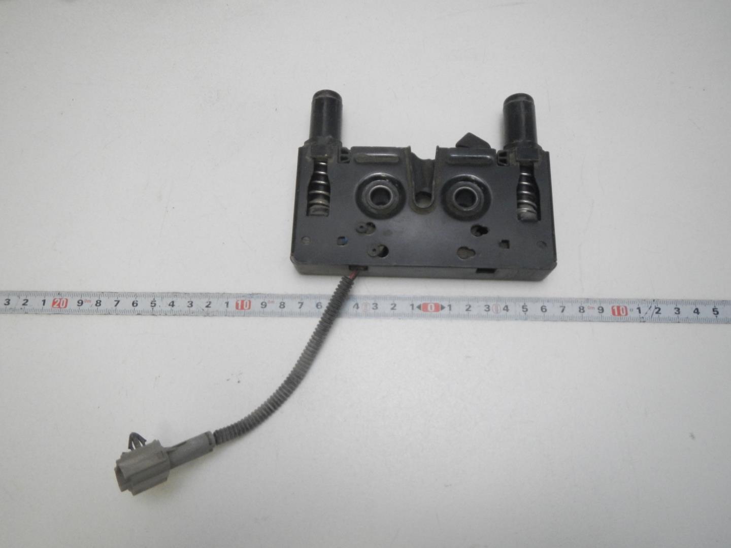 Замок капота