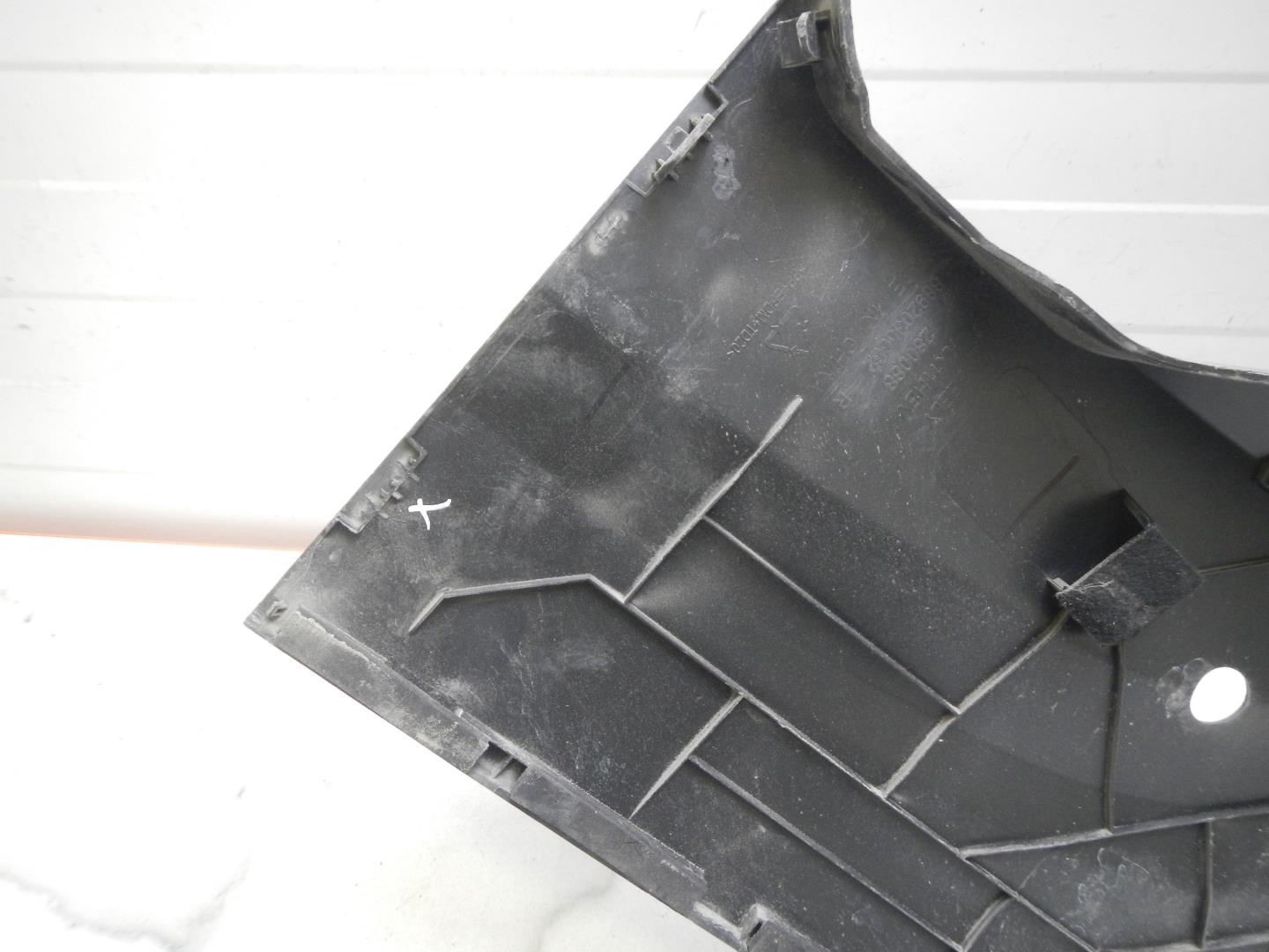 Пыльник двигателя боковой правый