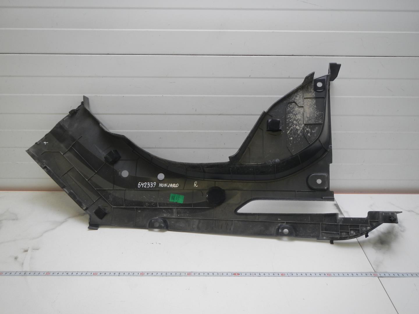 Пыльник двигателя боковой правый