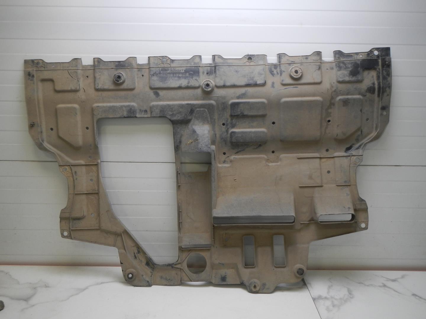 Пыльник двигателя