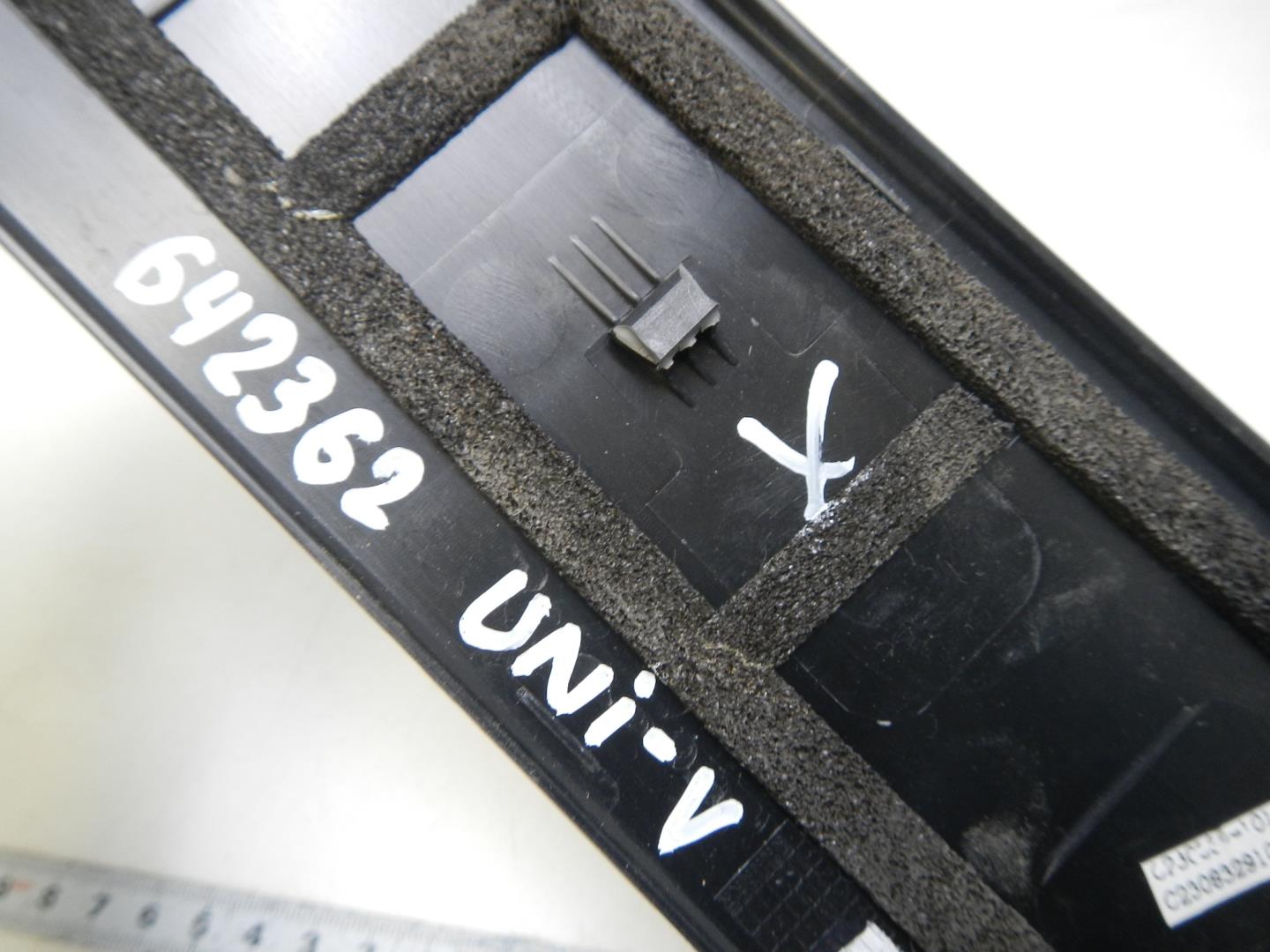 Молдинг передней правой двери