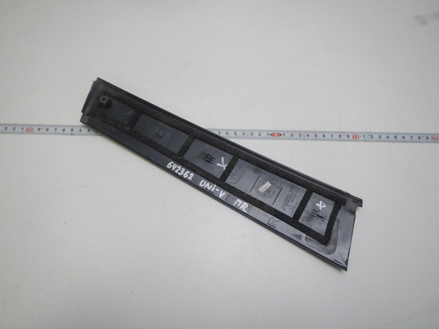 Молдинг передней правой двери