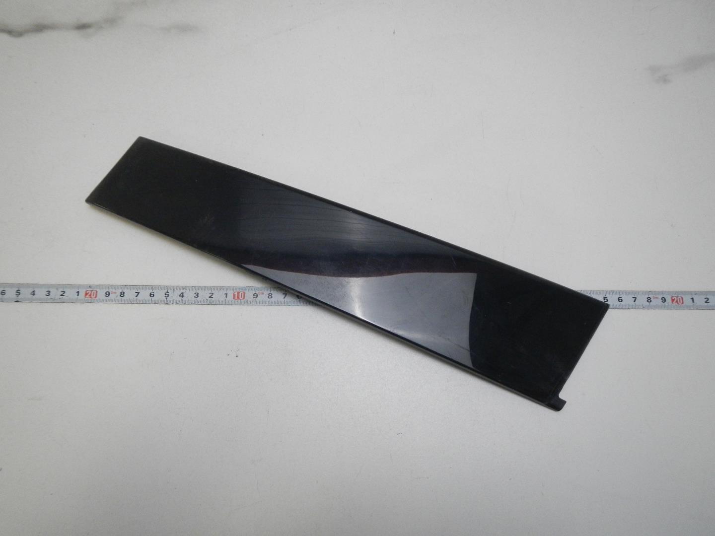 Молдинг передней правой двери