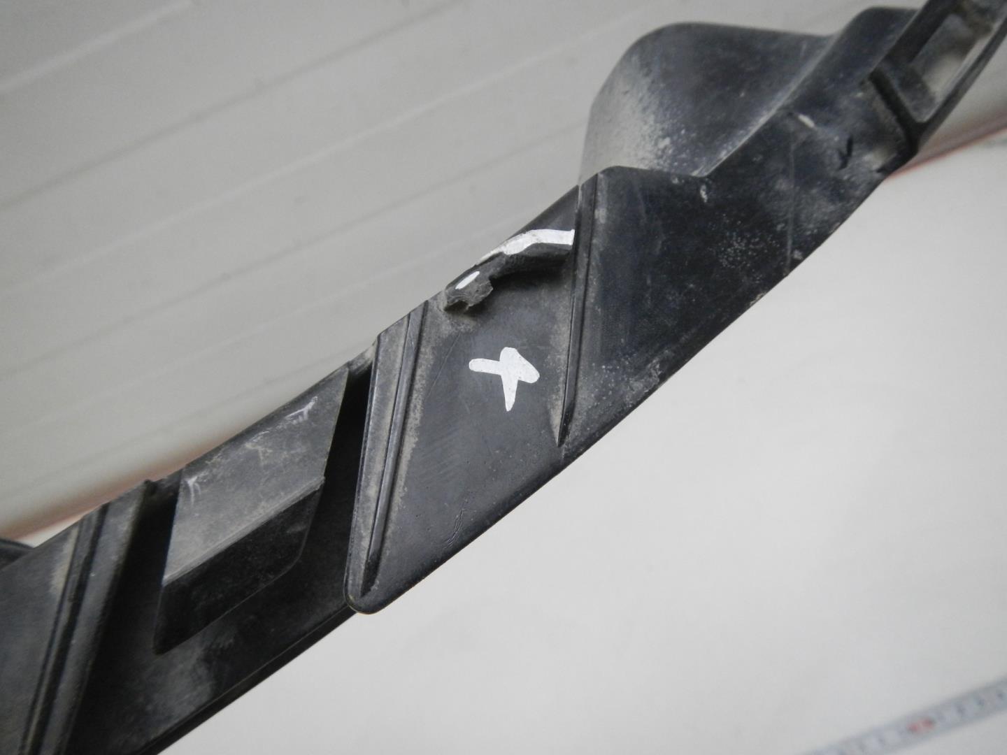 Кронштейн переднего бампера левый