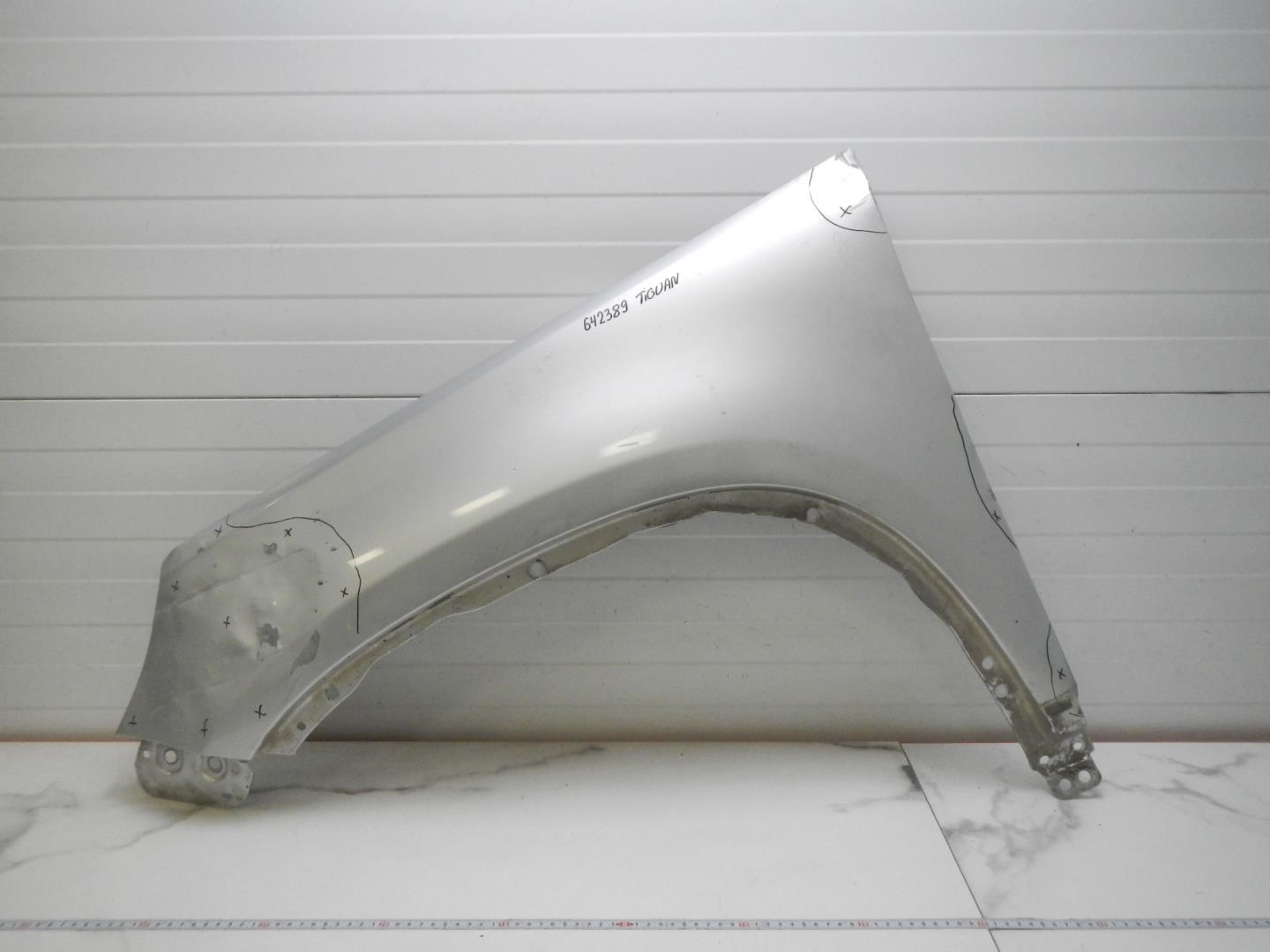 Крыло переднее левое