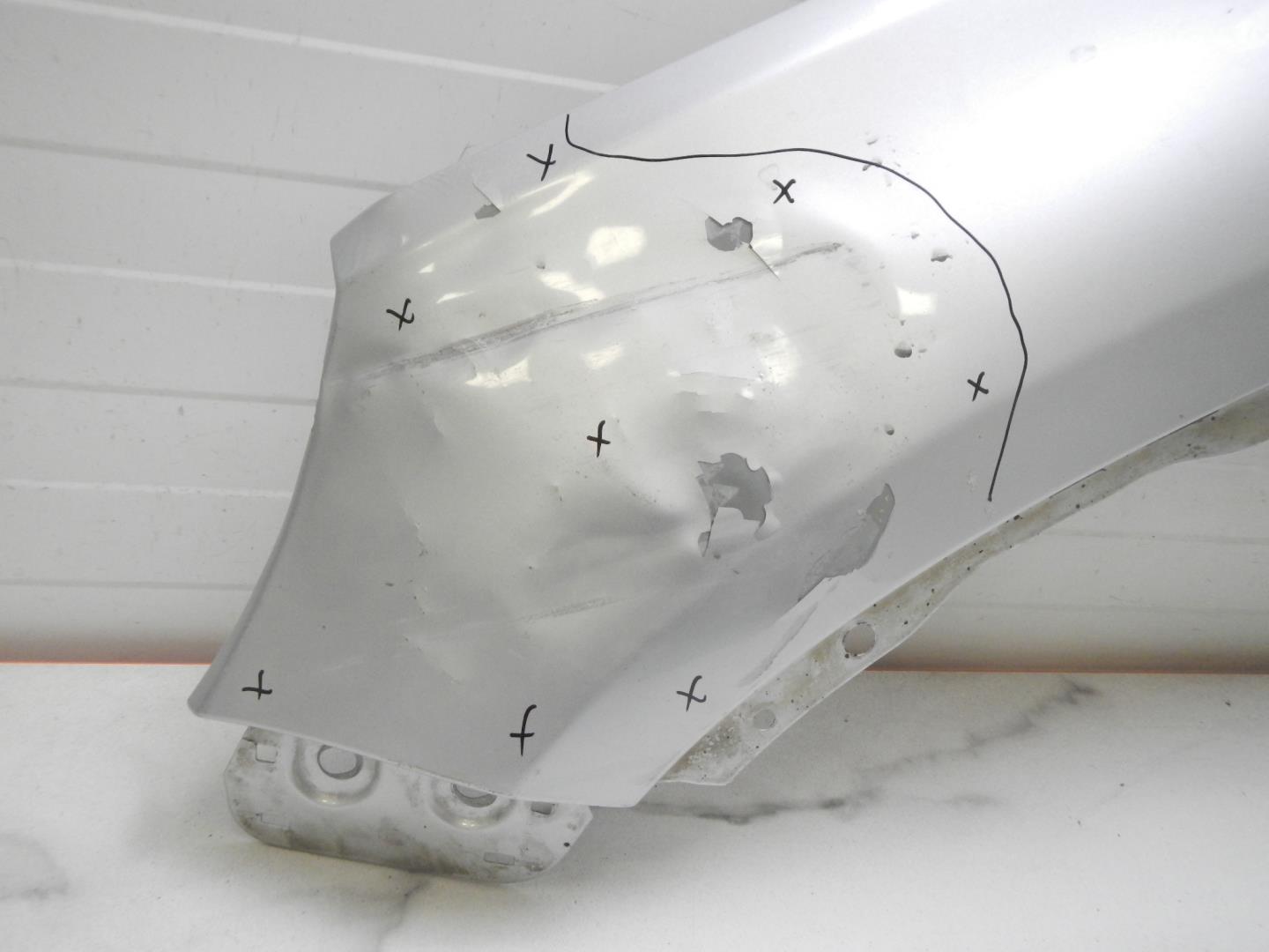 Крыло переднее левое