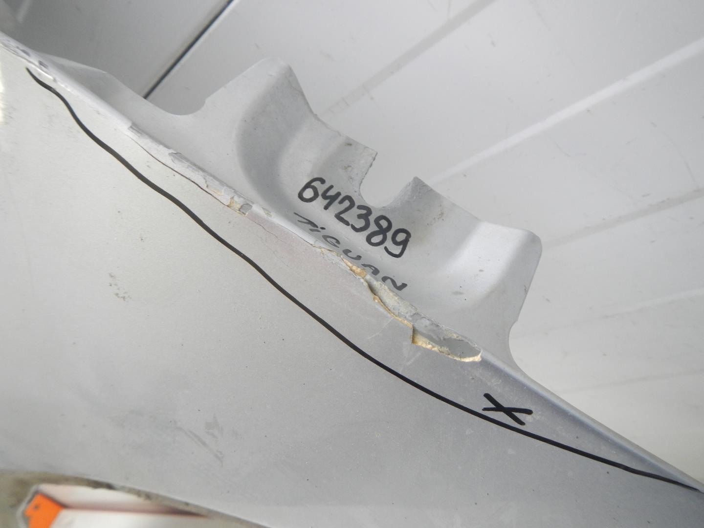 Крыло переднее левое