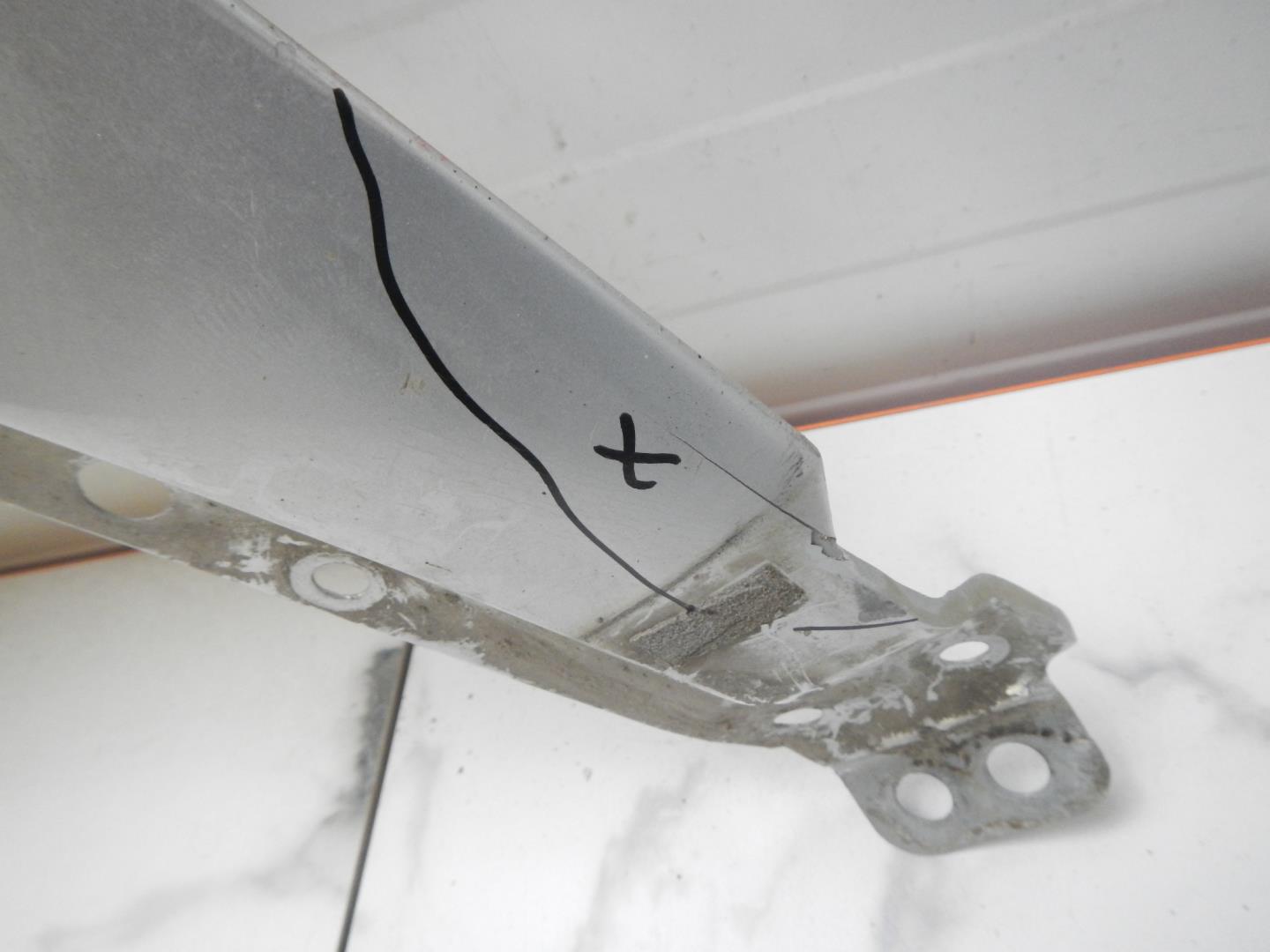 Крыло переднее левое