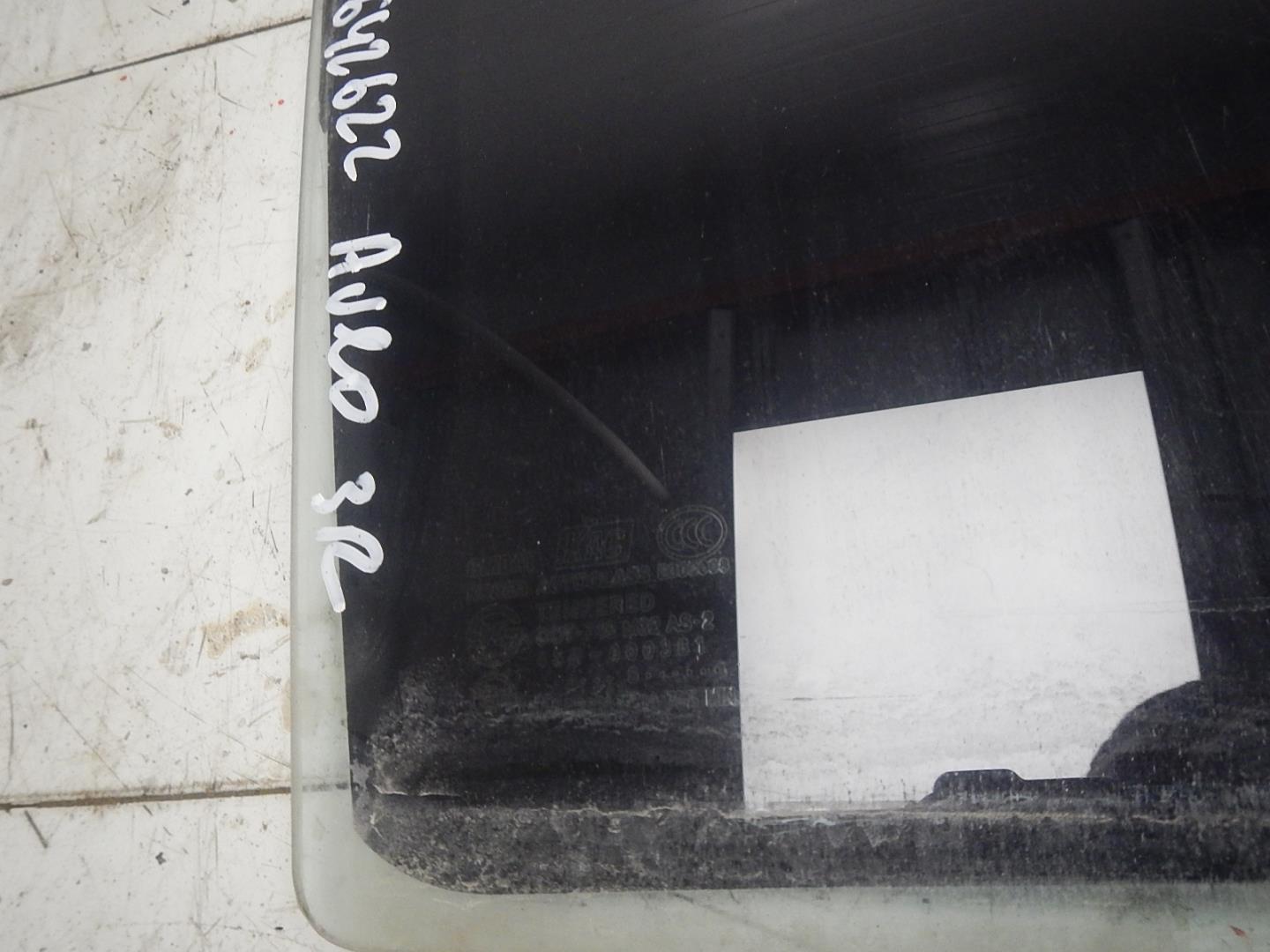 Стекло двери задней правой