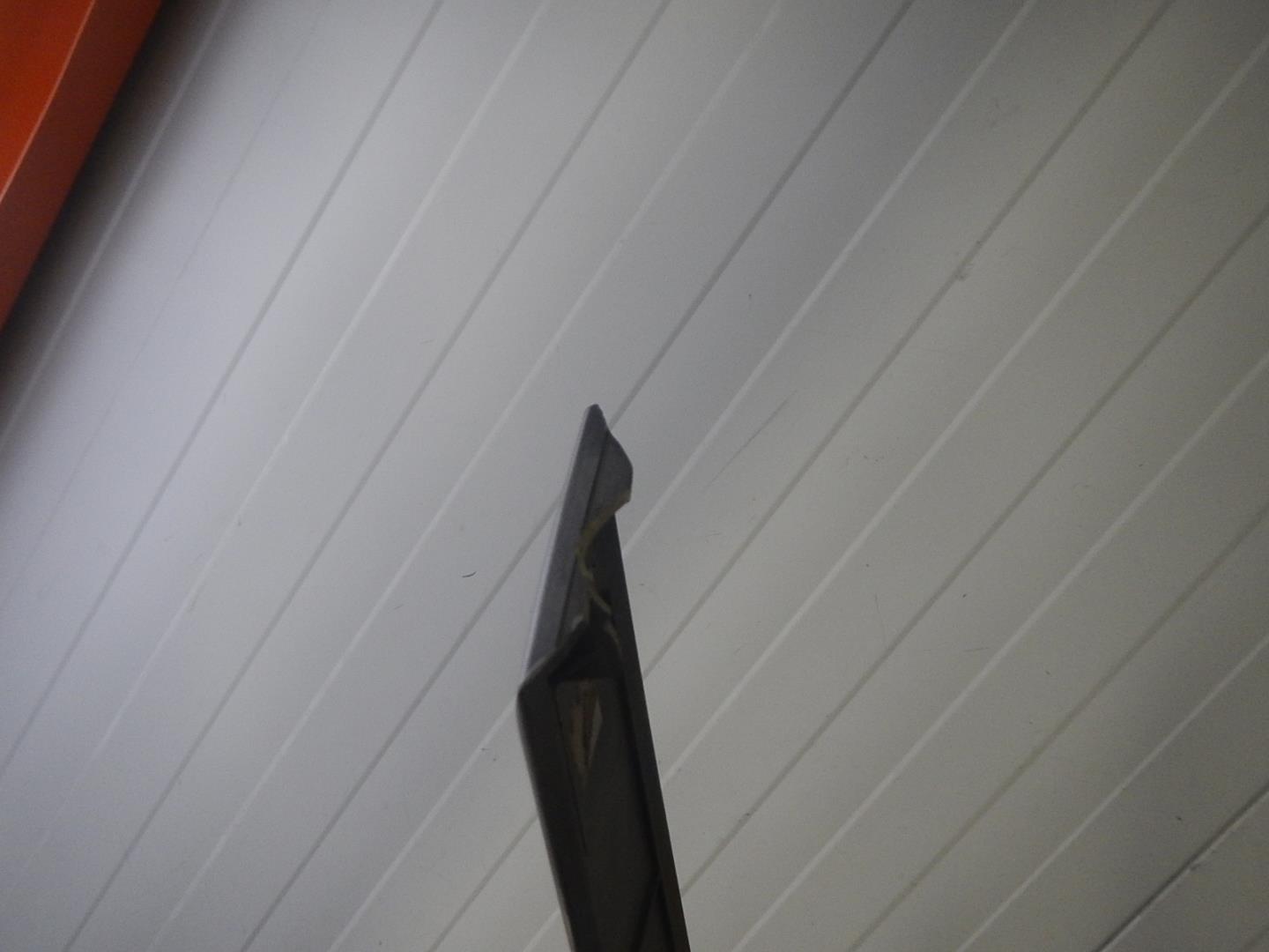 Накладка двери багажника