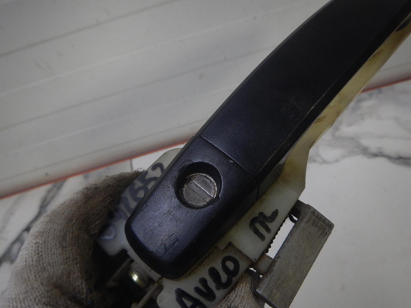 Ручка двери передней наружная левая