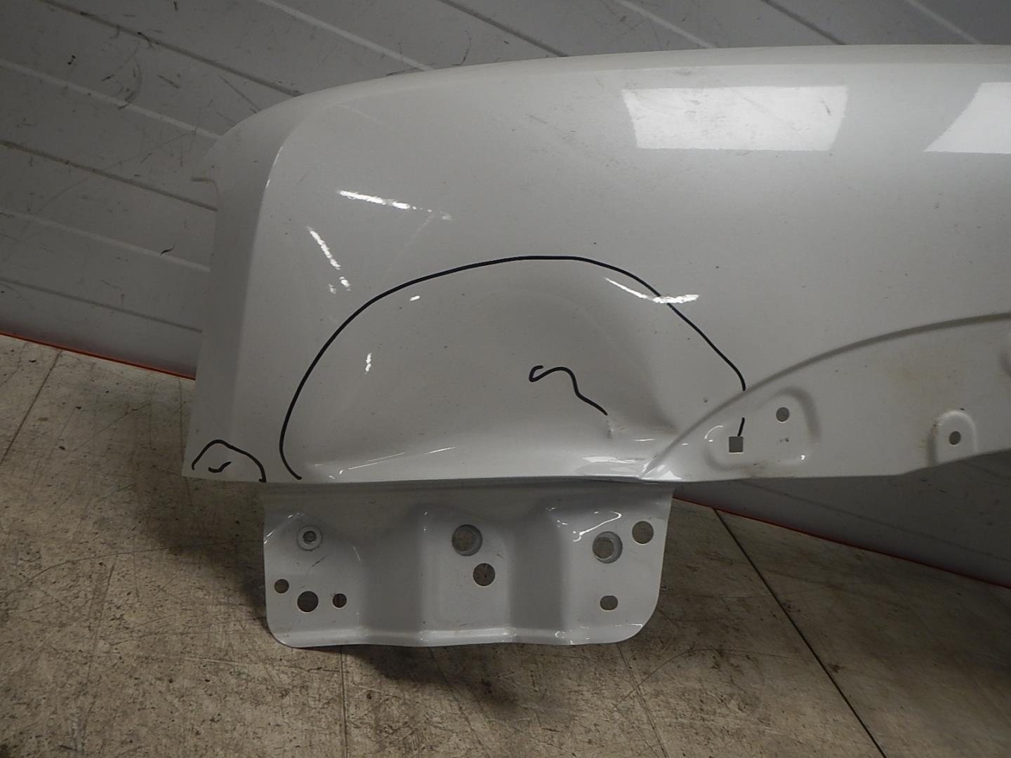 Крыло переднее левое