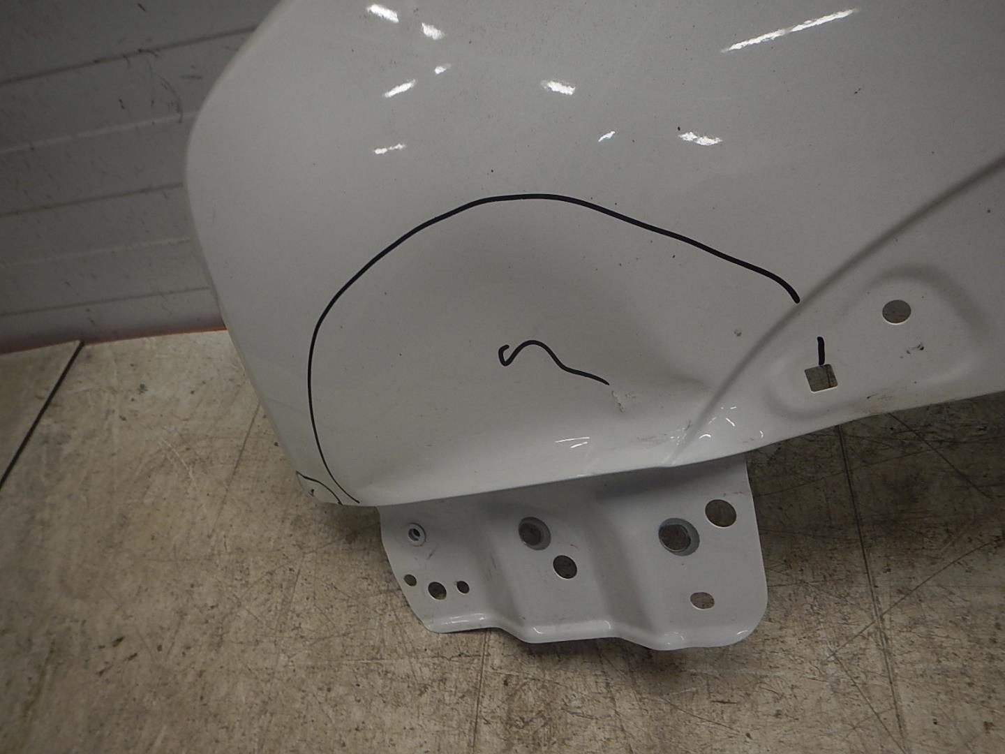 Крыло переднее левое