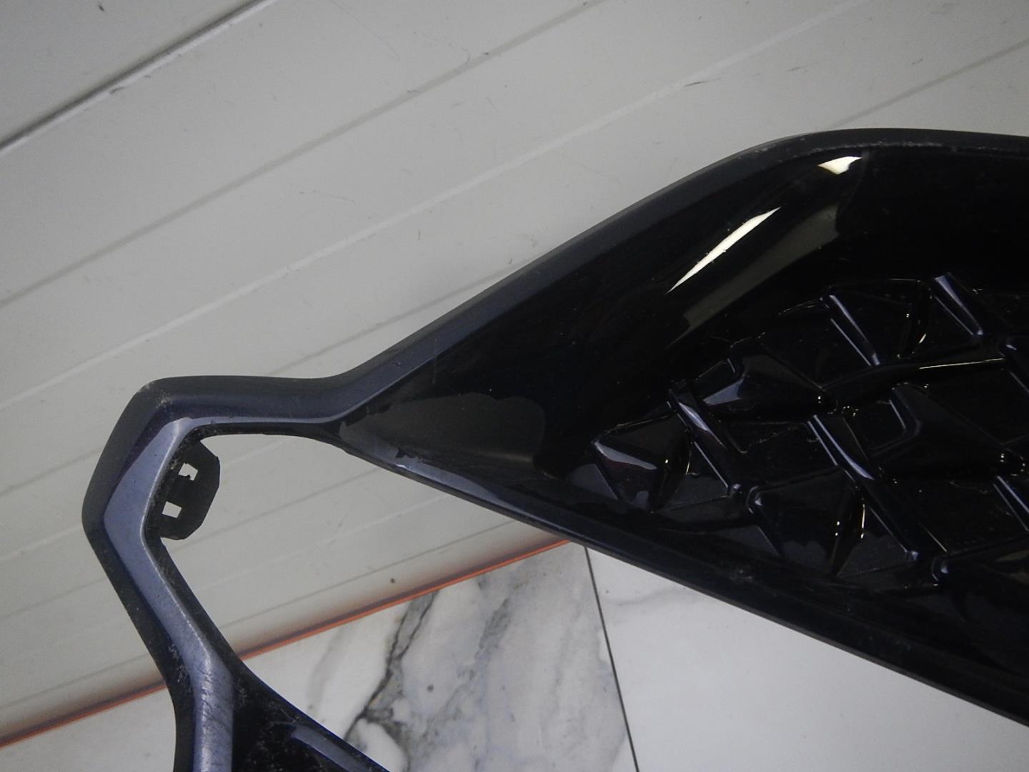 Рамка противотуманной фары левой