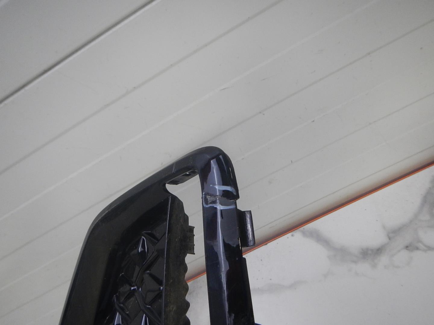 Рамка противотуманной фары левой