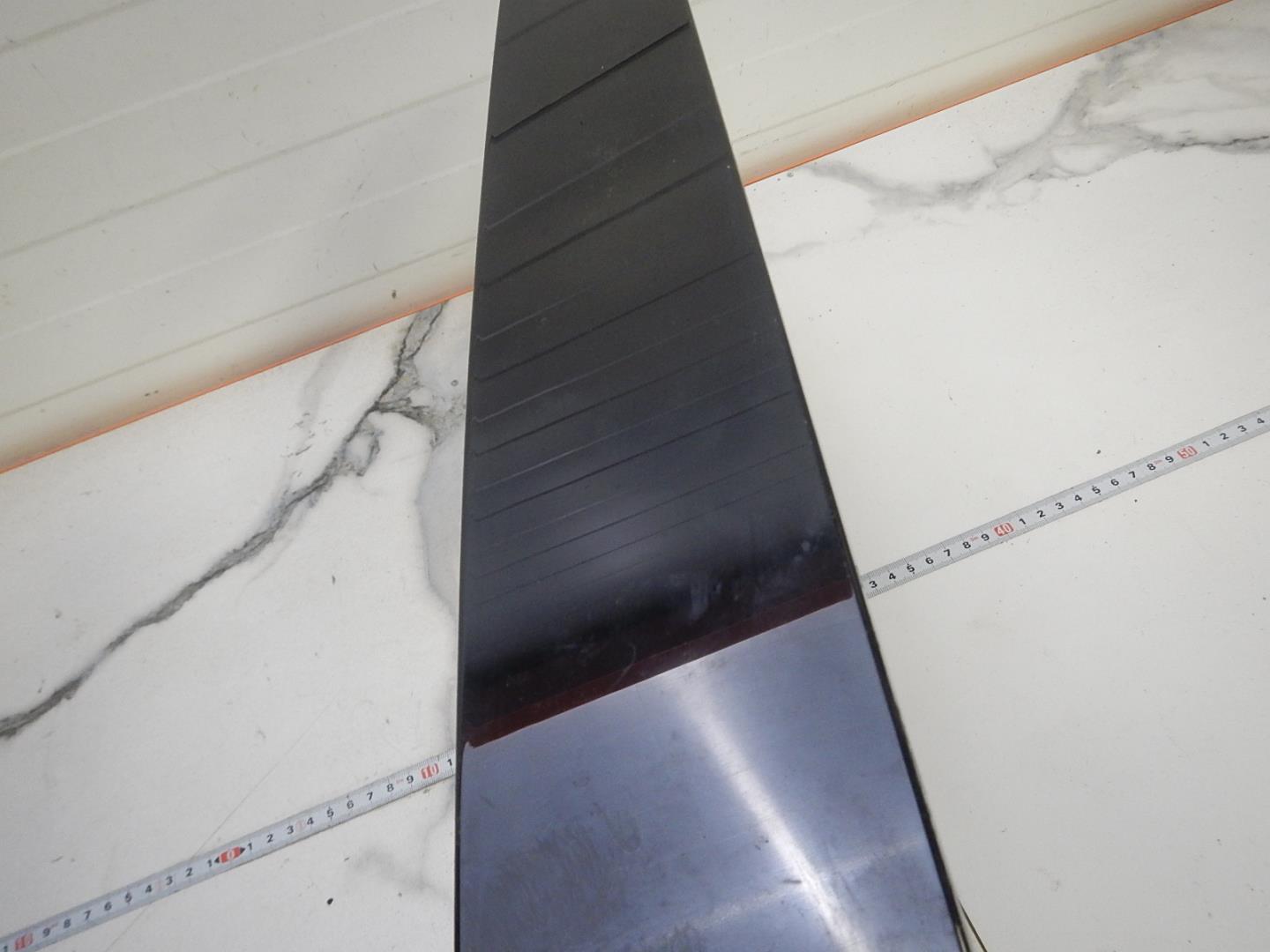 Накладка двери передней левой