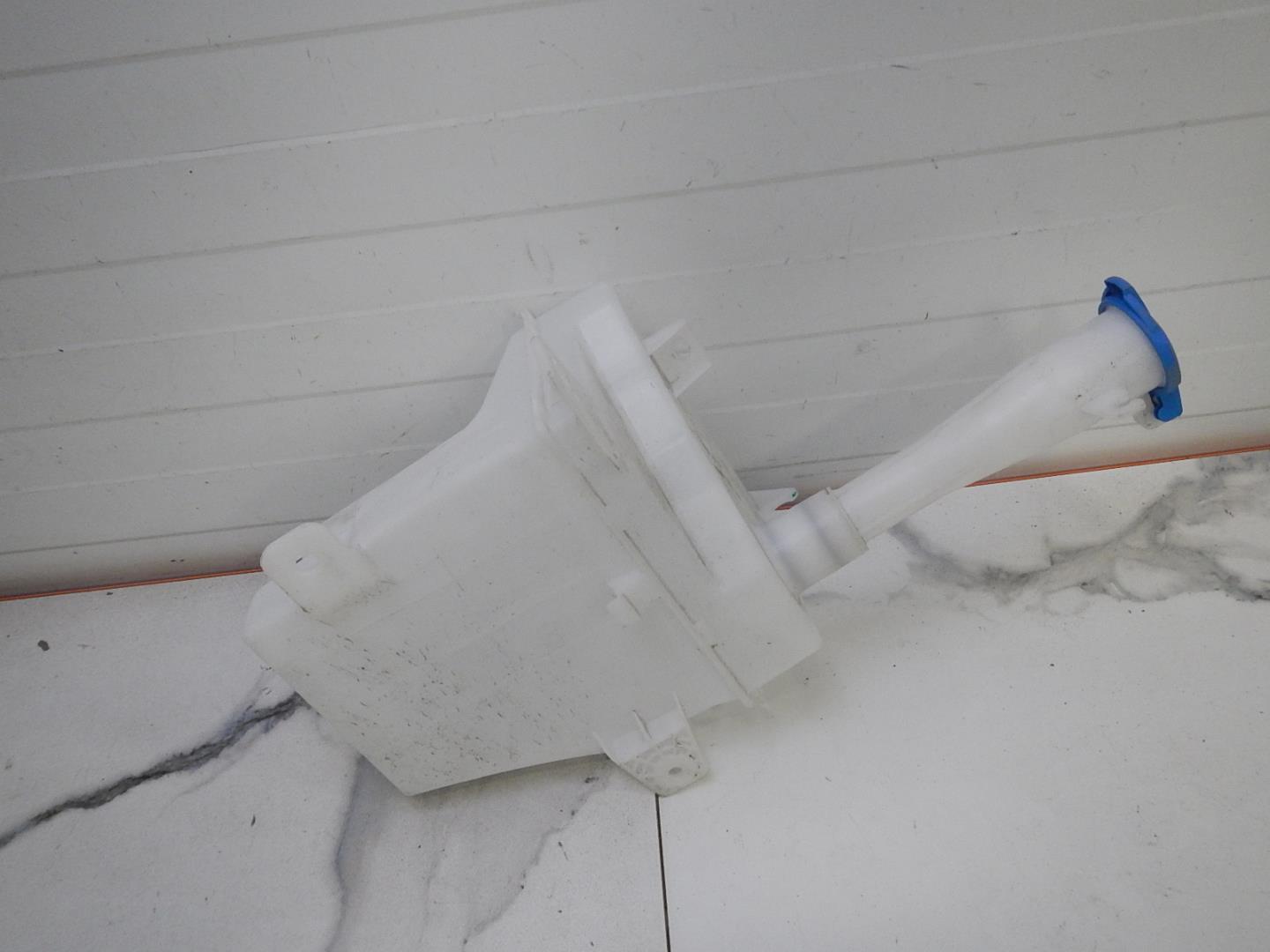 Бачок омывателя лобового стекла