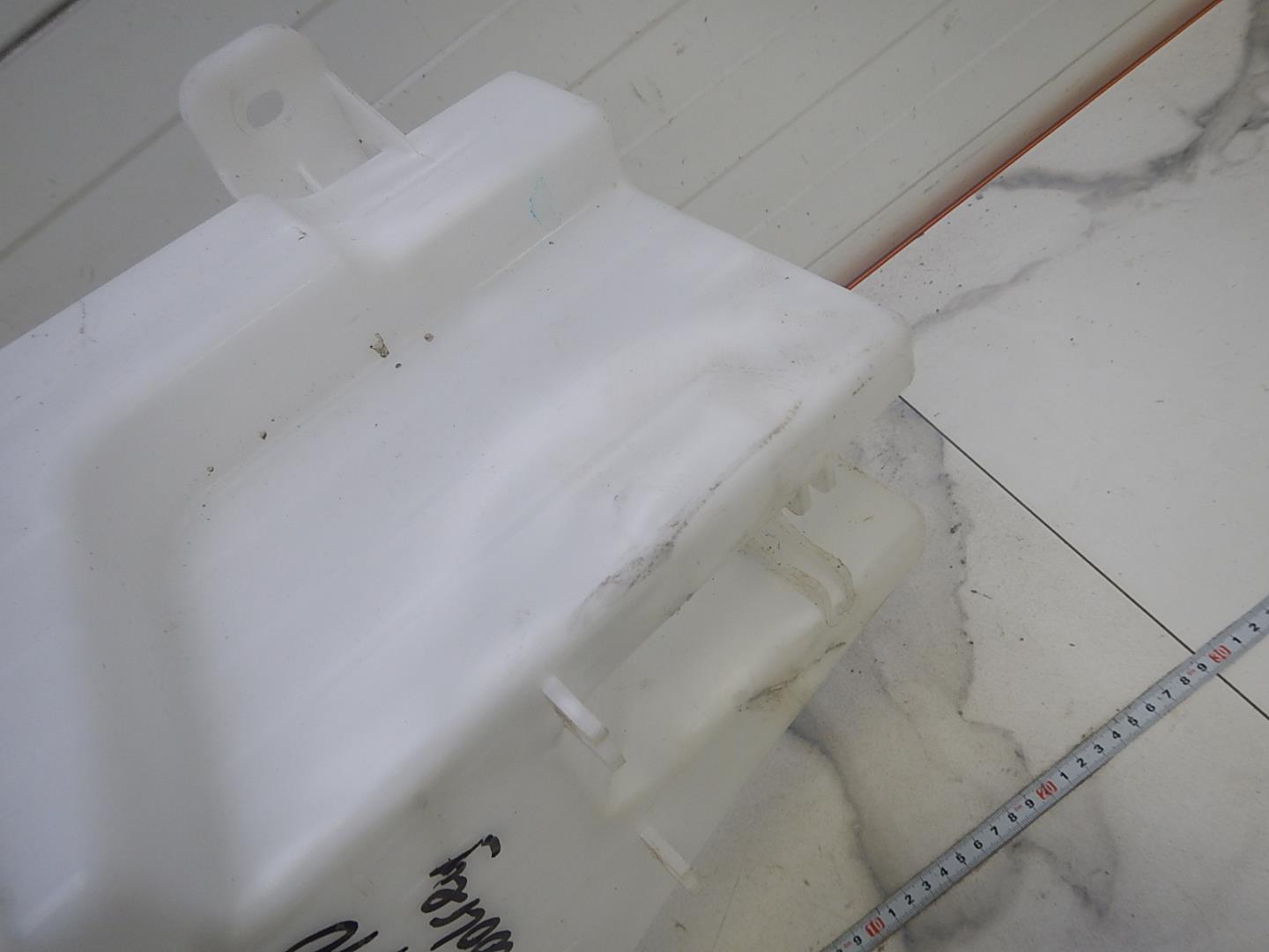 Бачок омывателя лобового стекла