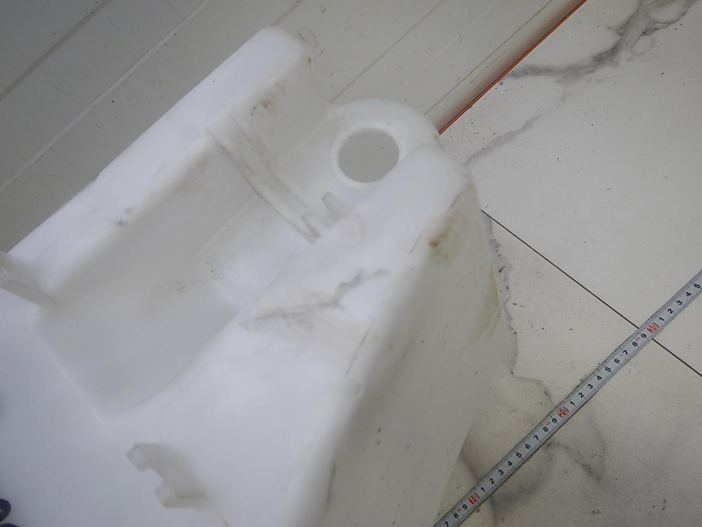 Бачок омывателя лобового стекла