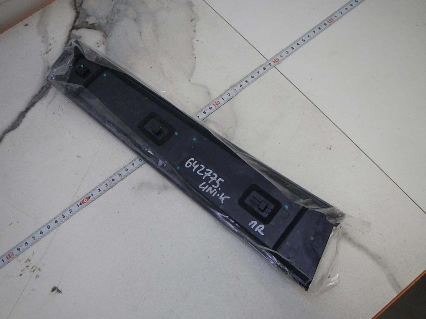 Накладка двери передней правой