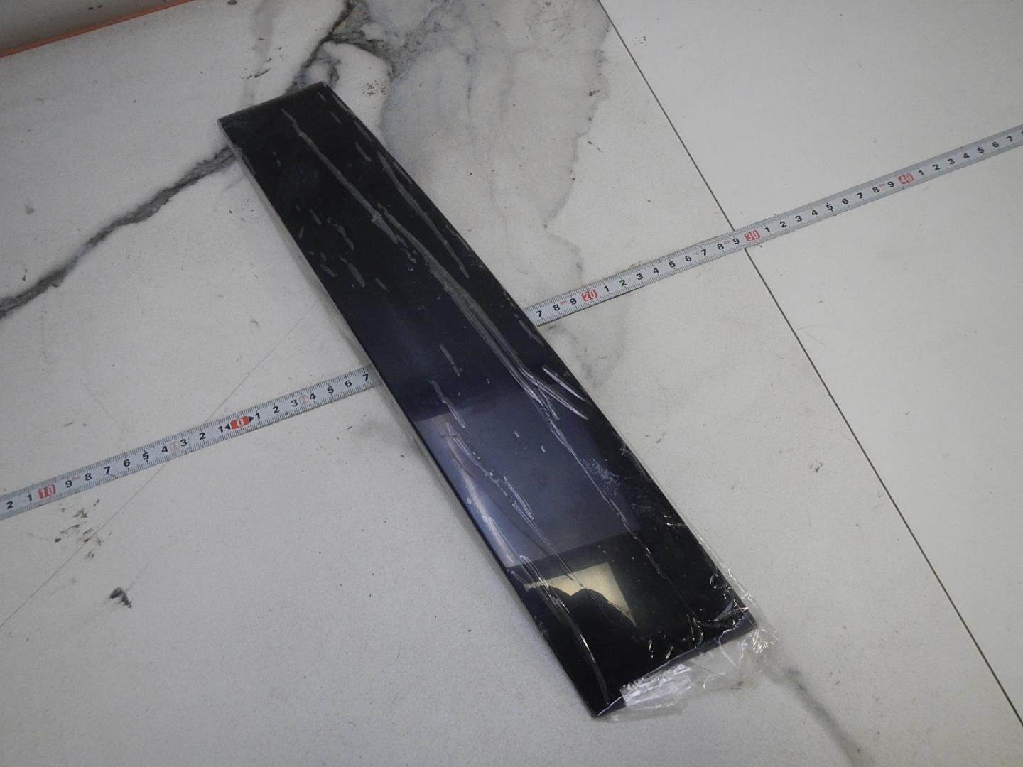 Накладка двери передней правой