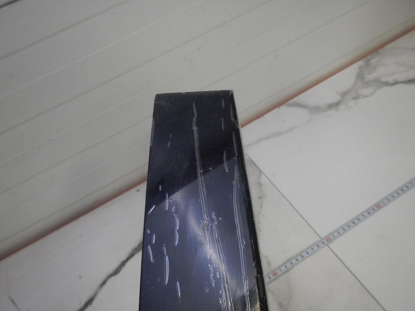 Накладка двери передней правой