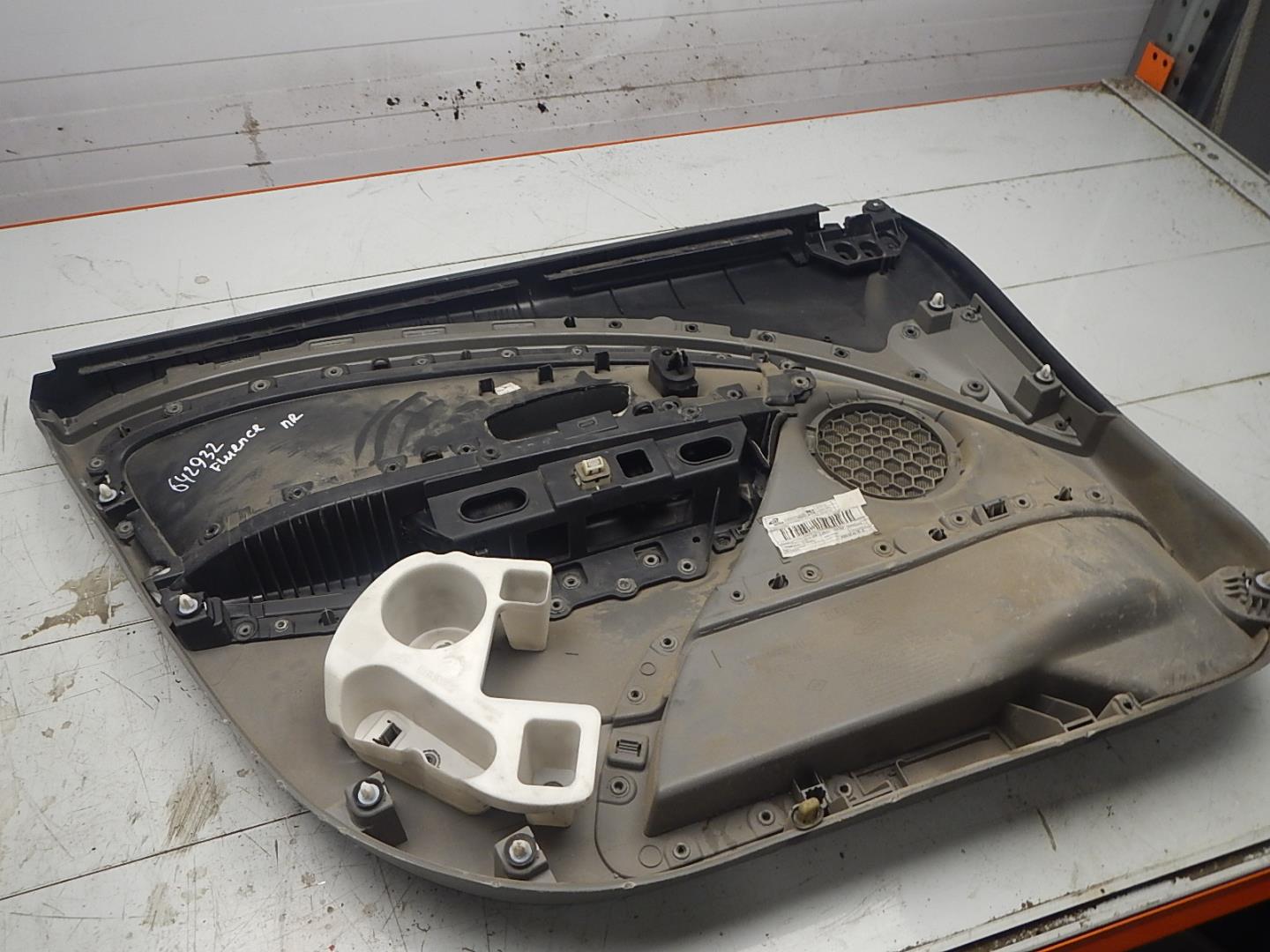 Обшивка двери передней правой