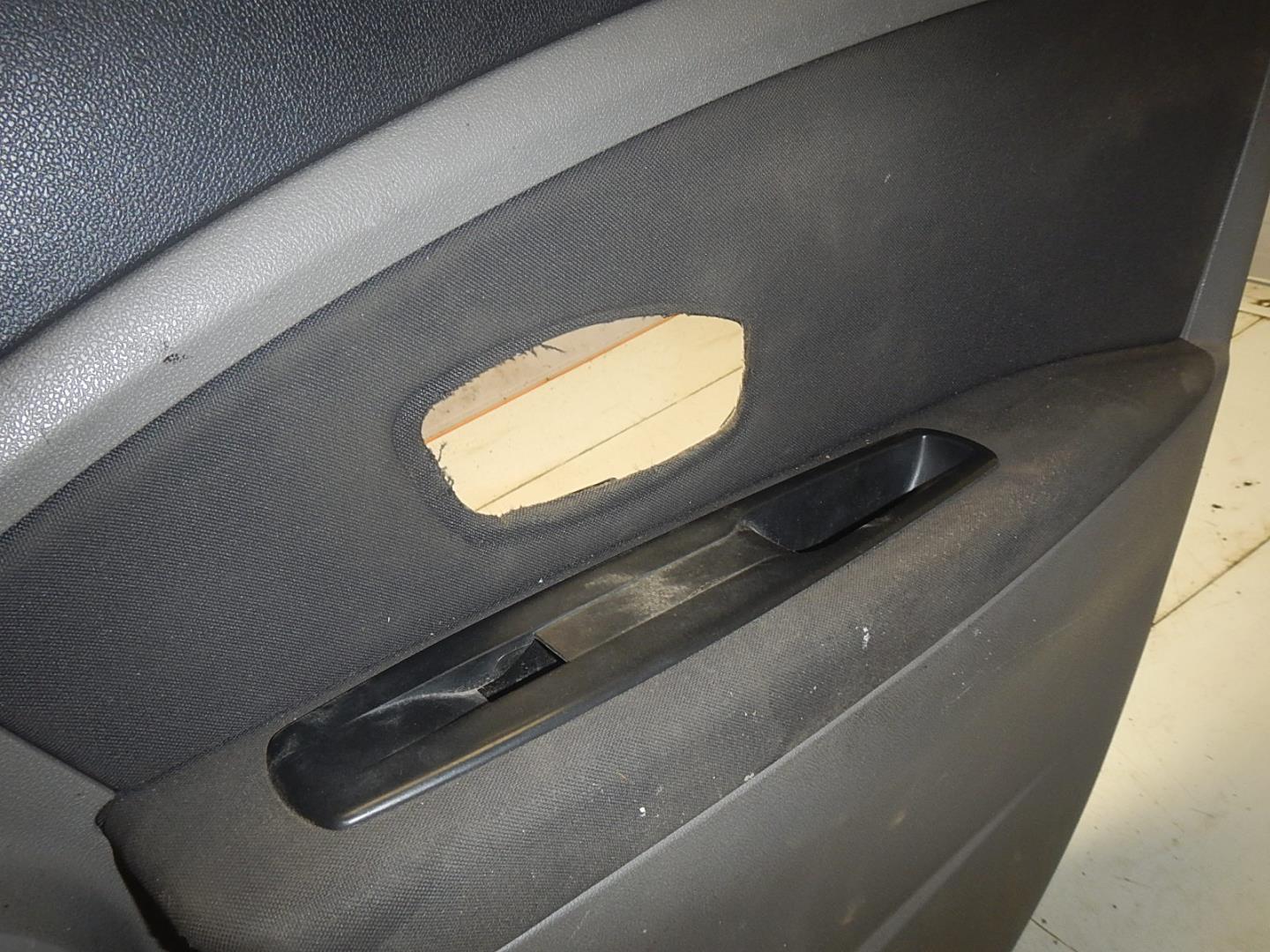 Обшивка двери передней правой