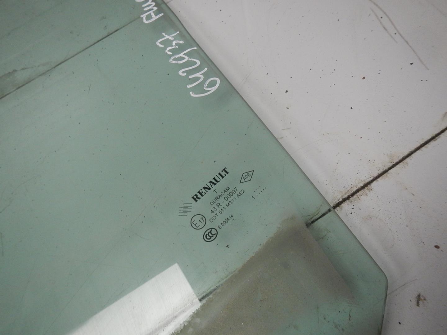 Стекло двери задней левой