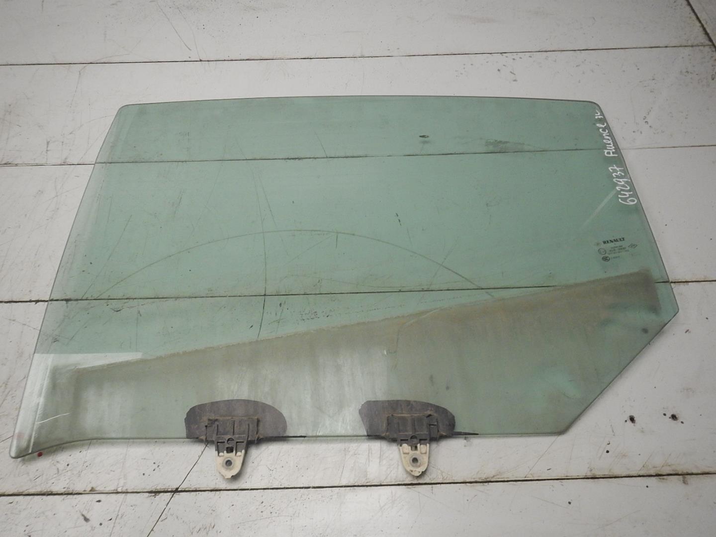 Стекло двери задней левой