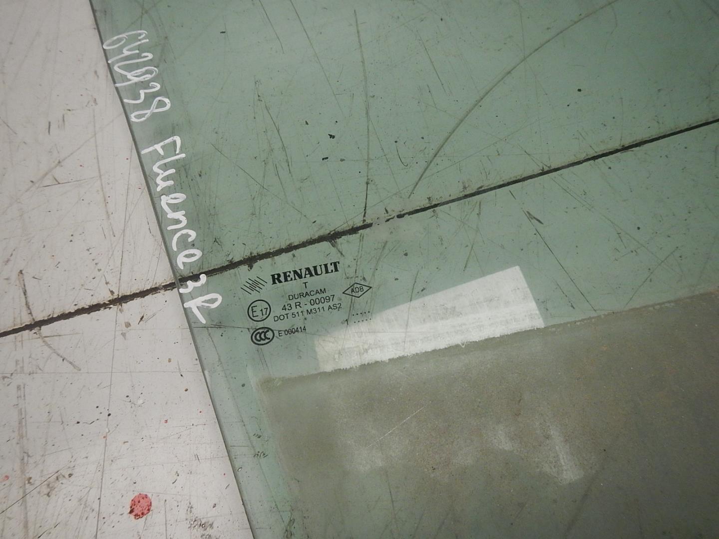 Стекло двери задней правой