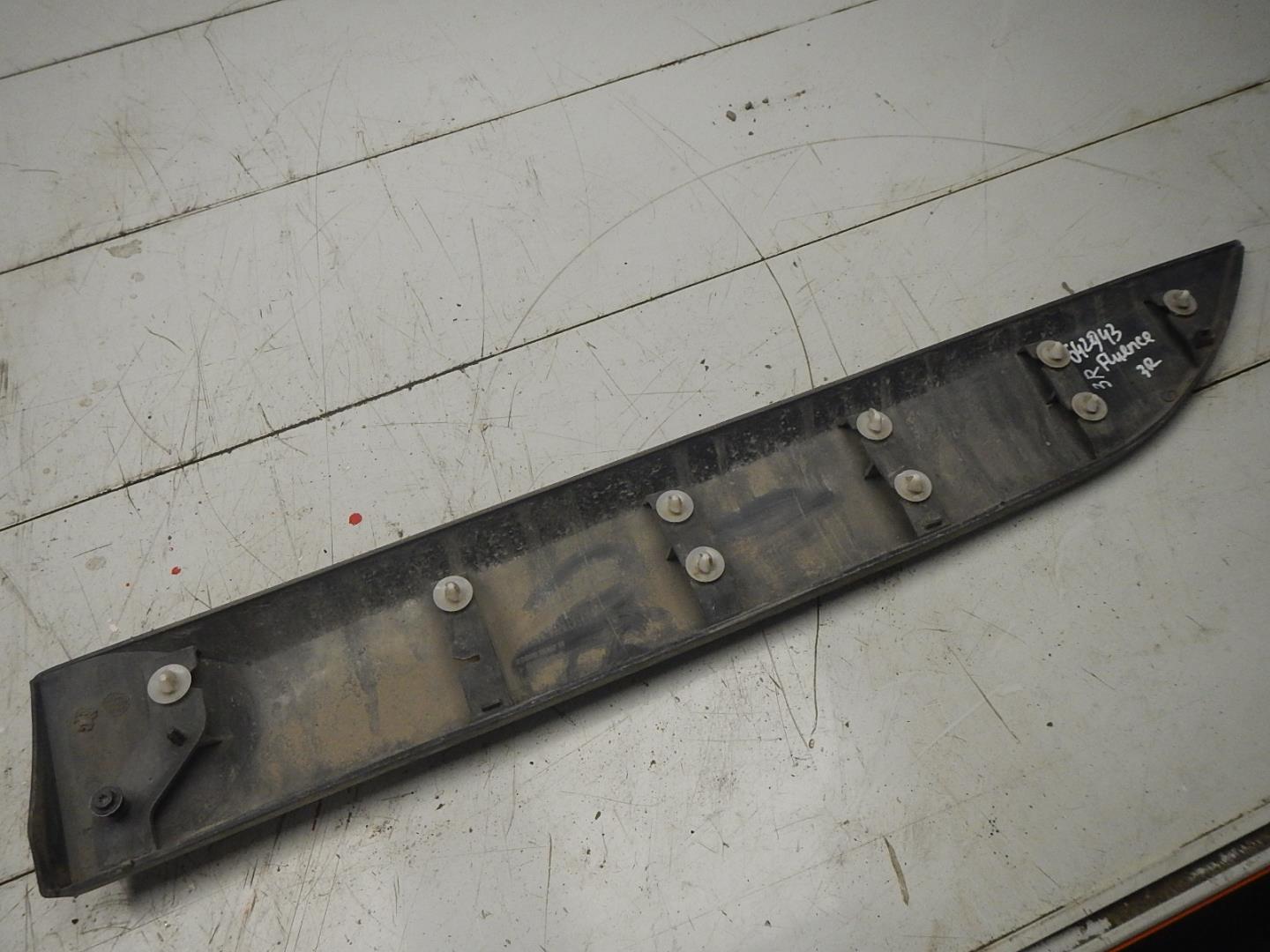 Молдинг задней правой двери