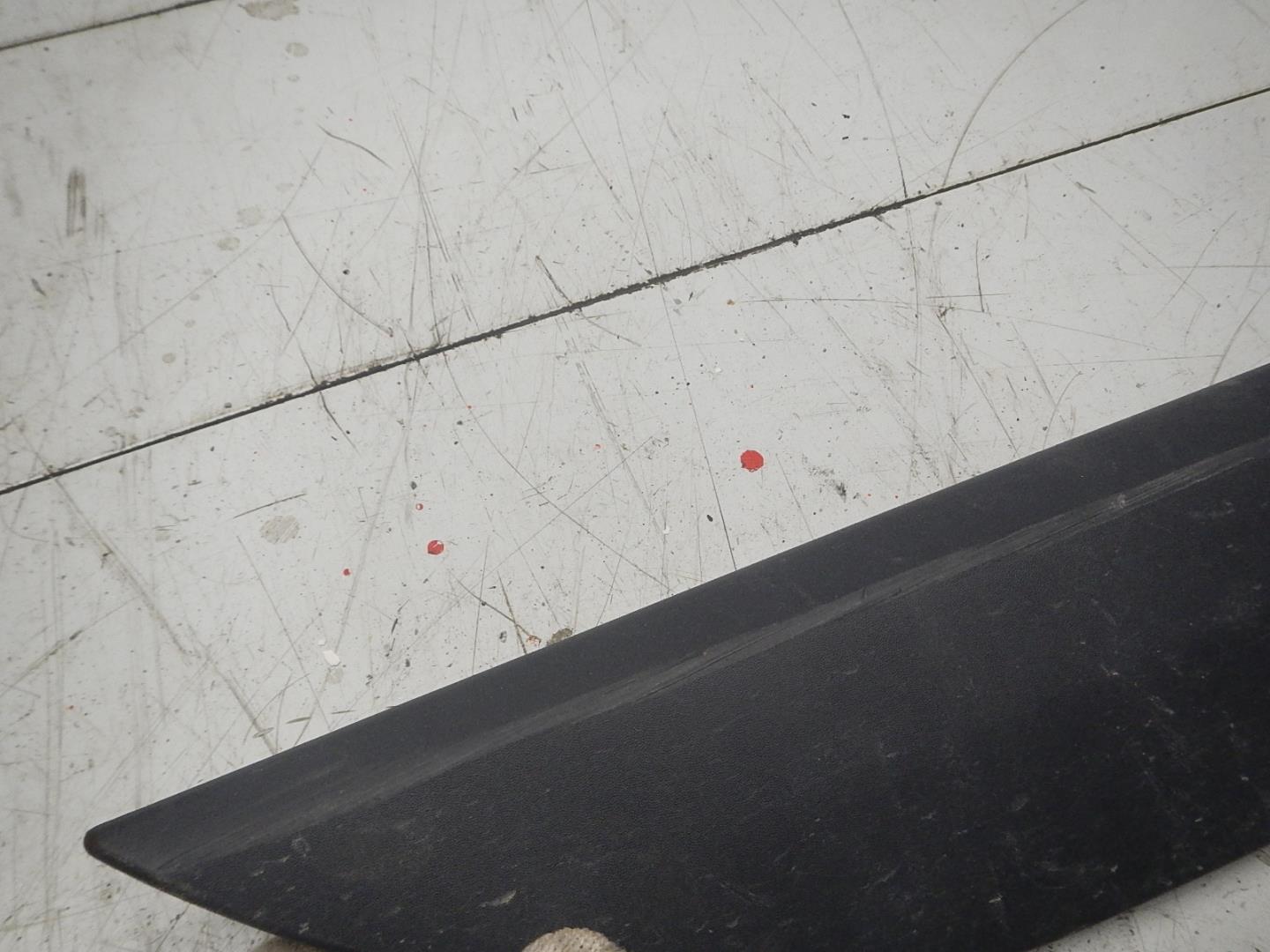 Молдинг задней правой двери