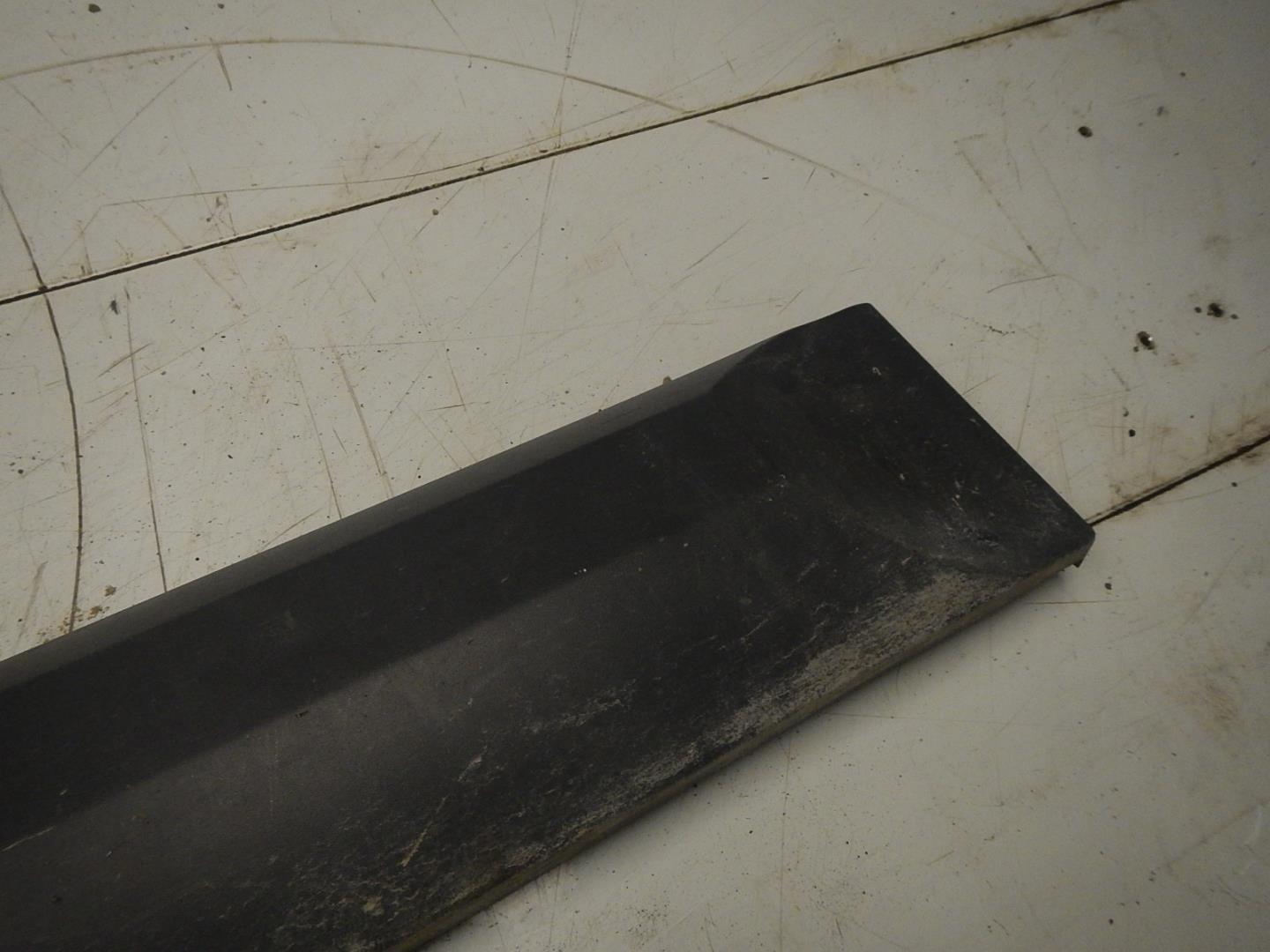 Молдинг задней правой двери