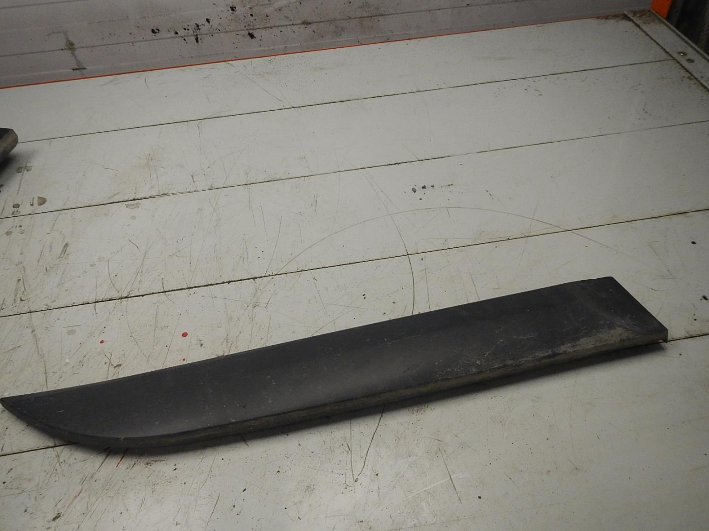 Молдинг задней правой двери