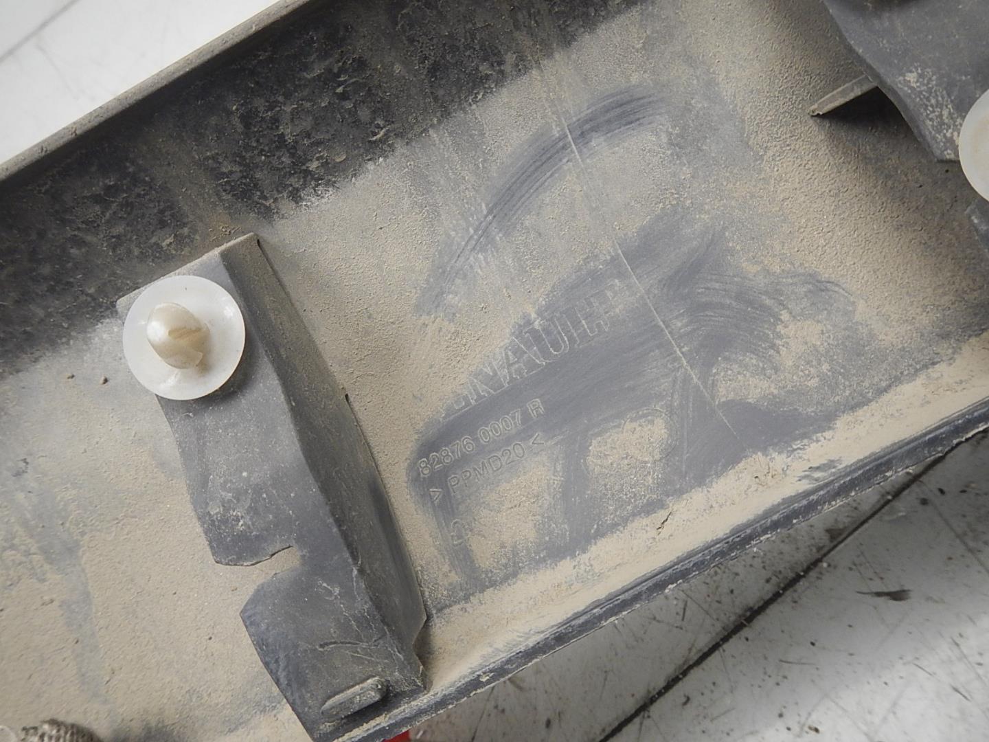 Молдинг задней правой двери