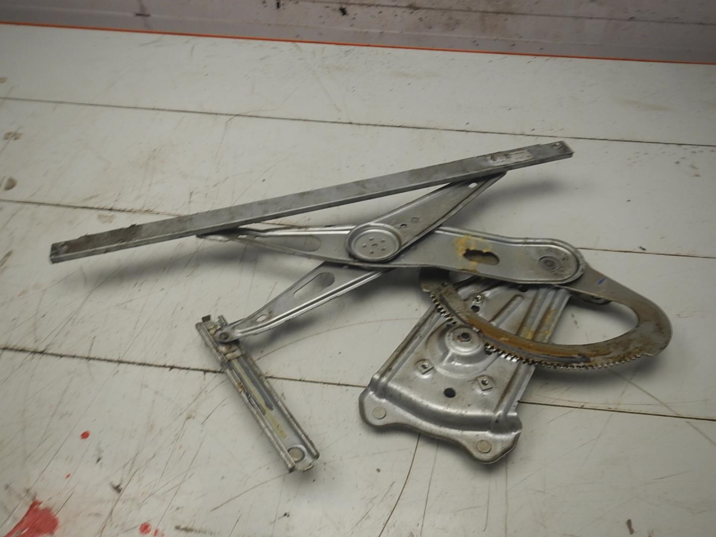 Стеклоподъемник электр. передний правый