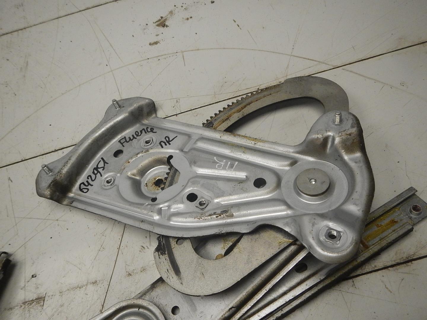 Стеклоподъемник электр. передний правый