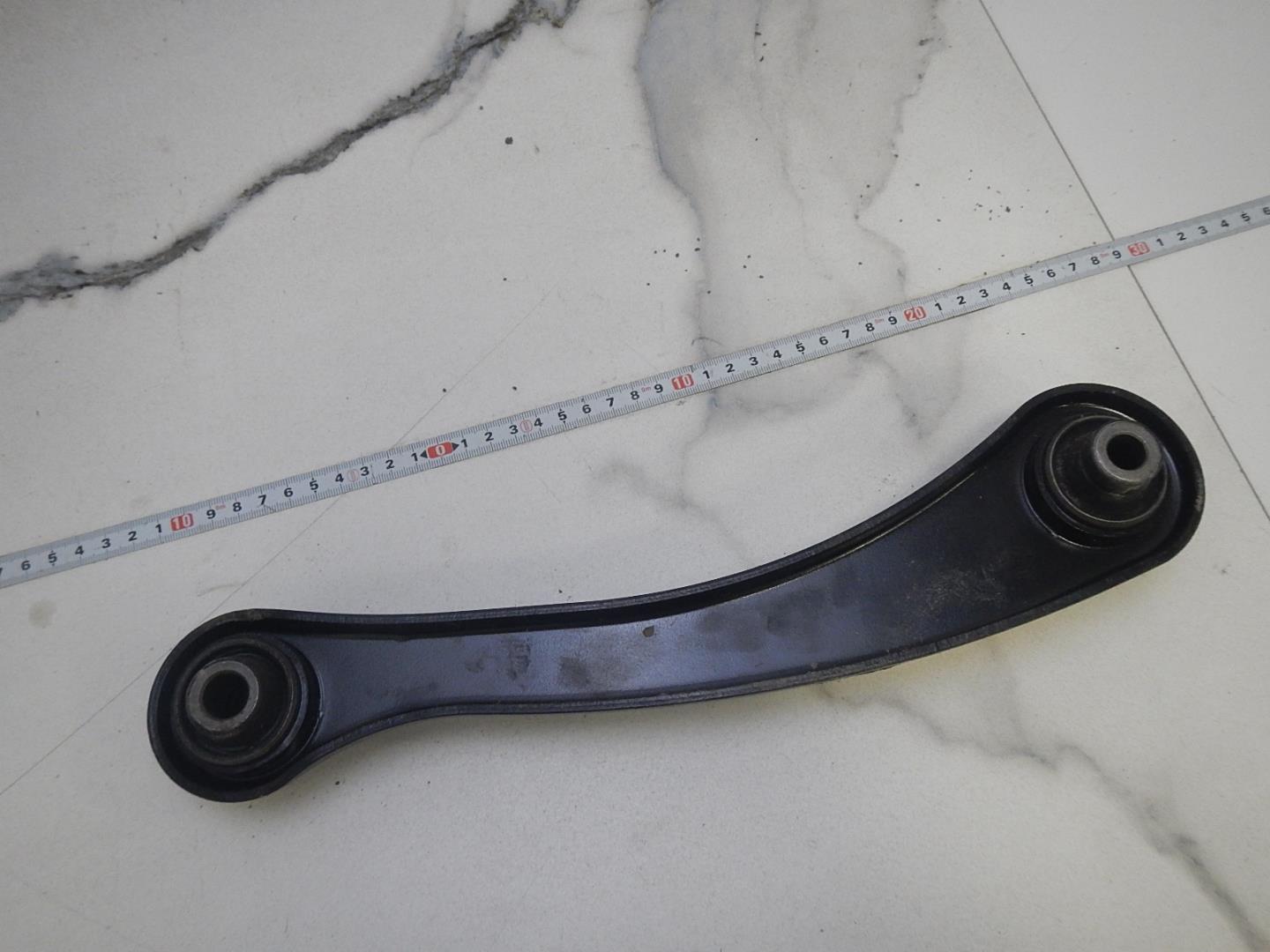 Рычаг задний нижний правый