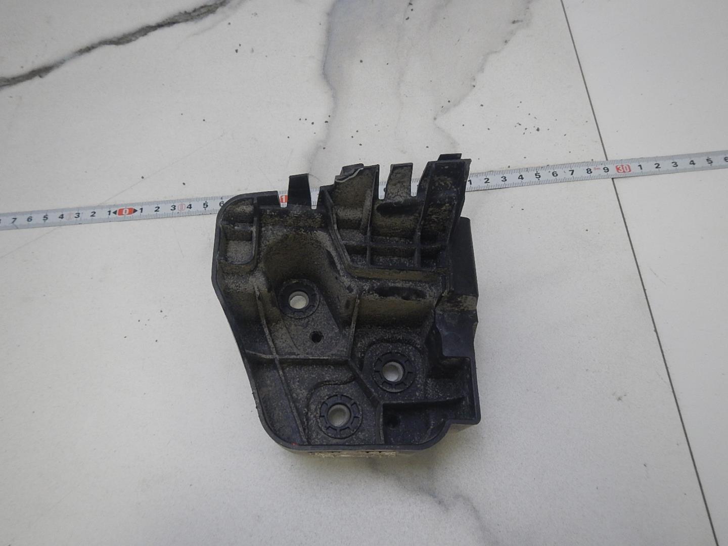 Кронштейн заднего бампера левый